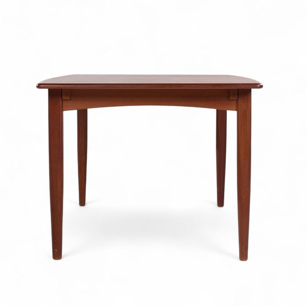 Falster Møbelfabrik Teak Ausziehbarer Esstisch mit 2 Blättern (Hidden Leaf) (Dänisch) im Angebot
