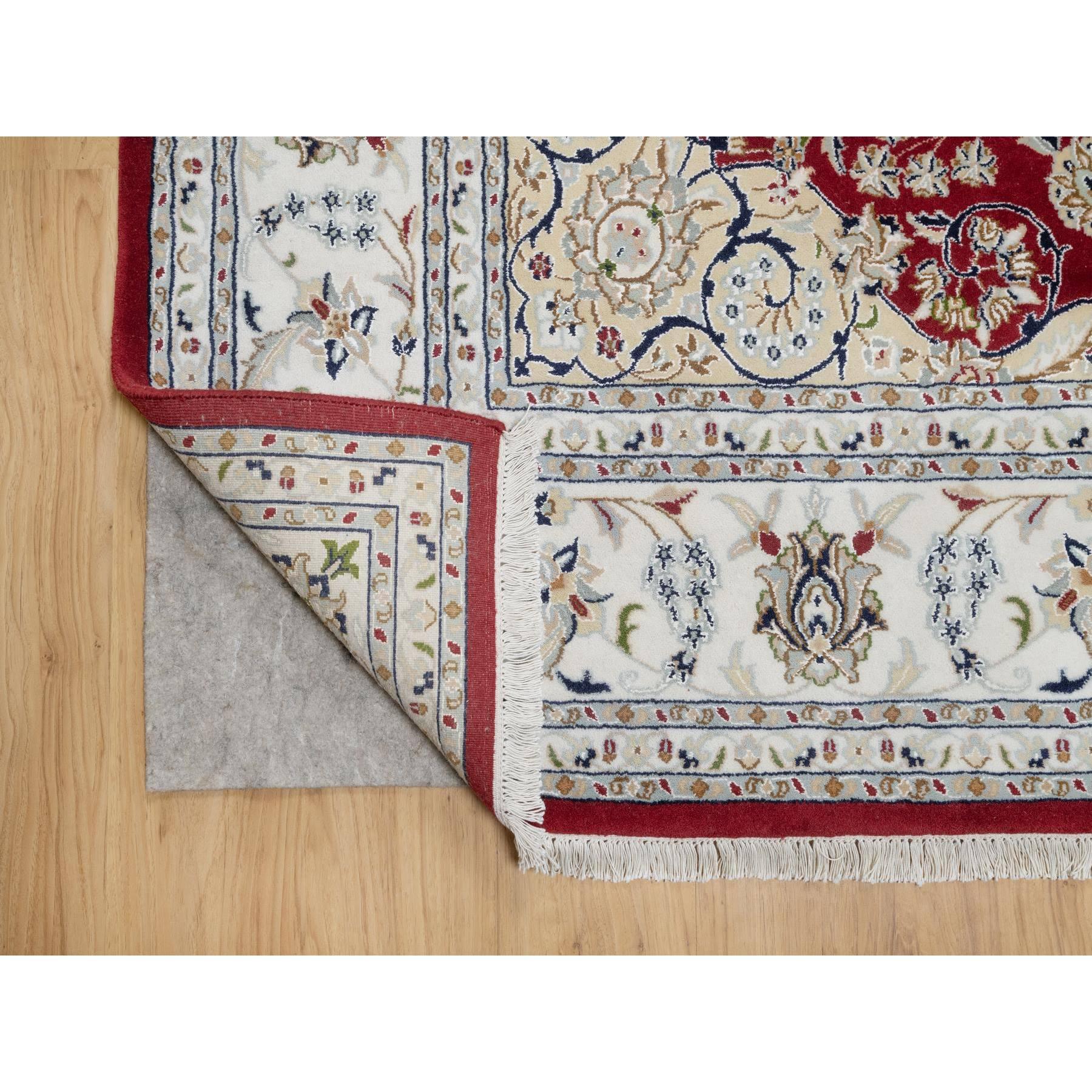 Indien Tapis rouge fauru 250 KPSI Nain Design noué à la main 7'10
