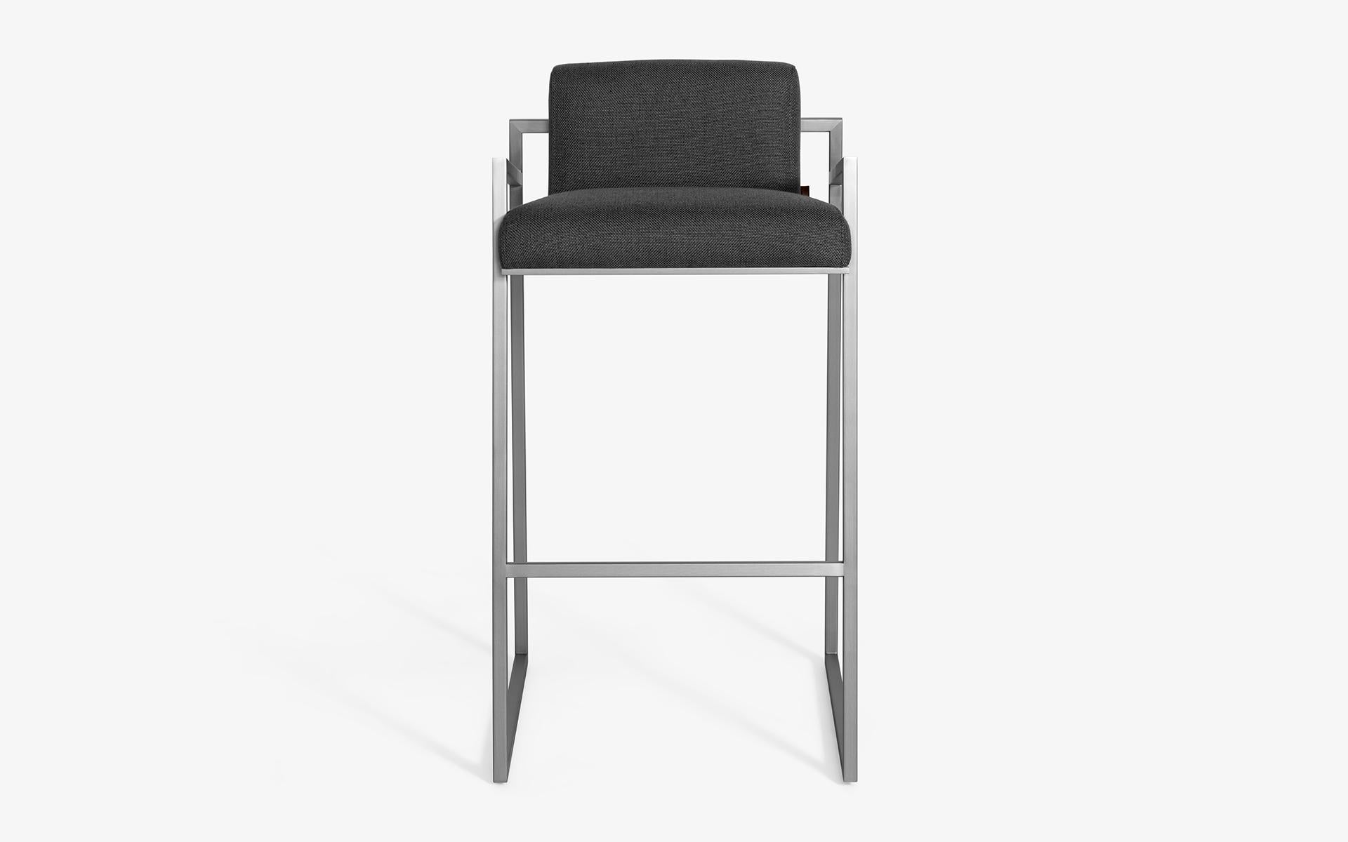 The Famed Bar Chair takes the characteristic lines of the collection to a higher perspective.

While it offers ideal use for long sessions with its comfortable seat and supportive back structure, it achieves a perfect harmony with bar counters or