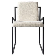 Famed Black Metal Framed Dining Room Chair (chaise de salle à manger en métal noir)