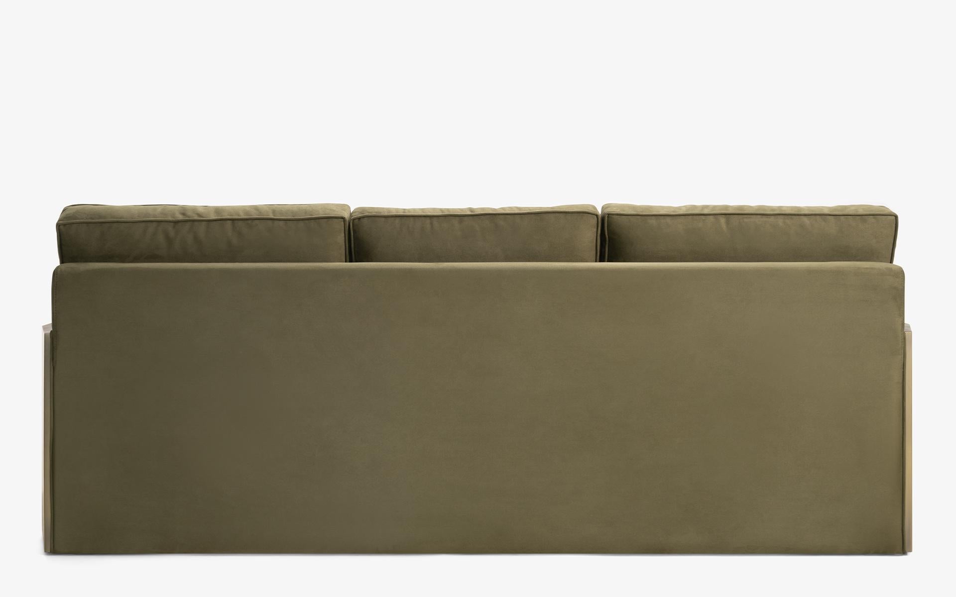 Canapé à trois mers en laiton audacieux en vente 7