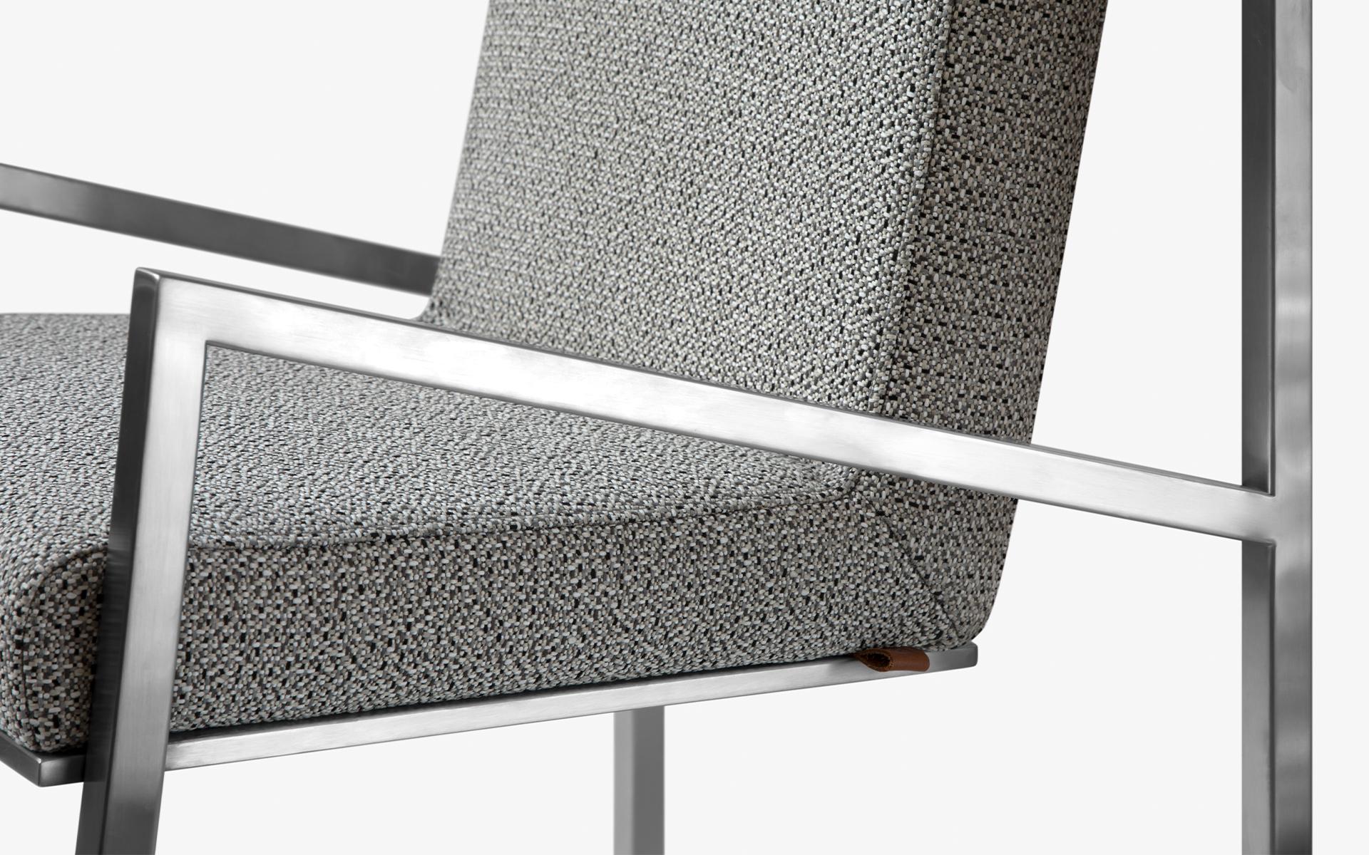 Moderne Chaise de renommée gris chrome mat en vente
