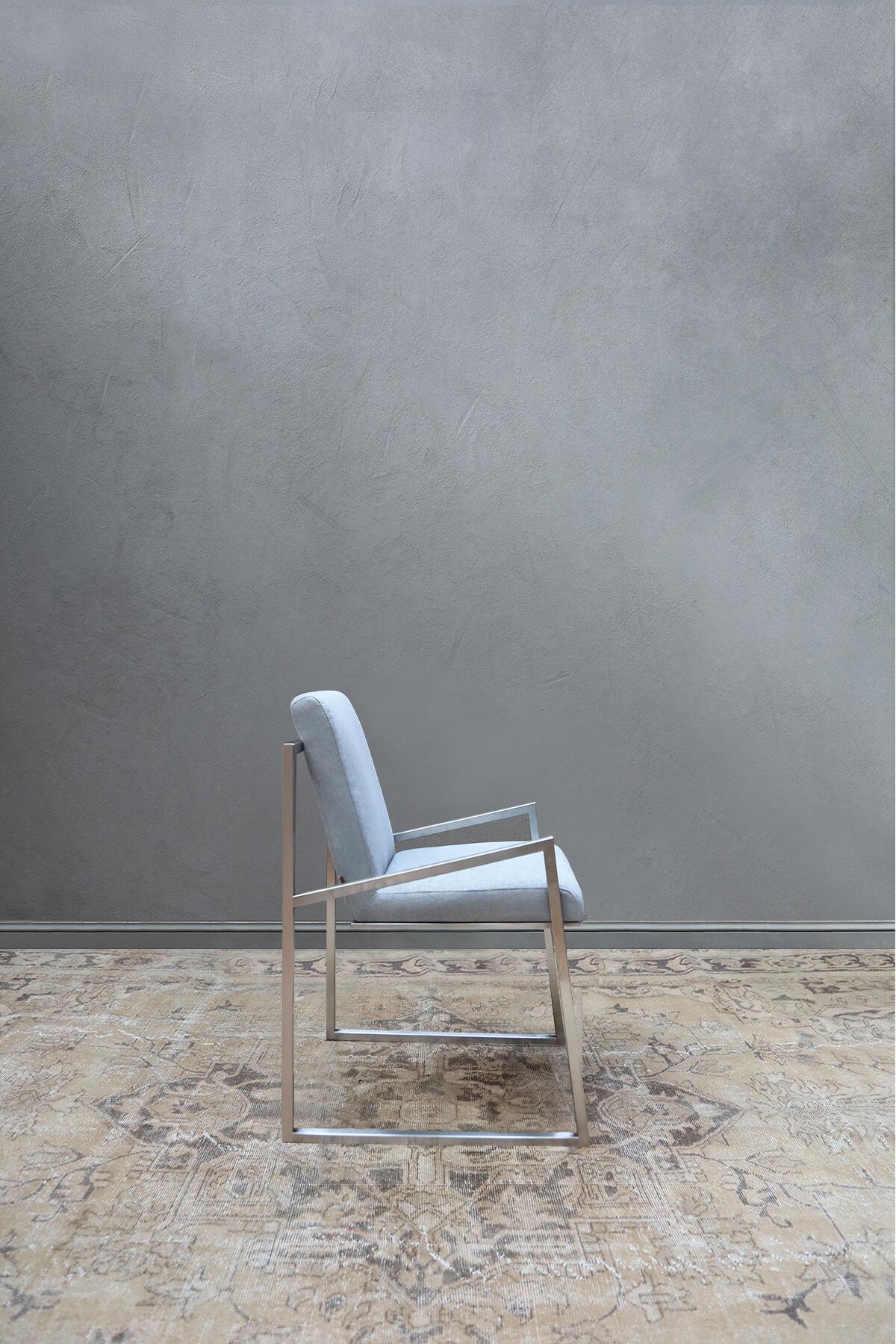 XXIe siècle et contemporain Chaise de renommée gris chrome mat en vente
