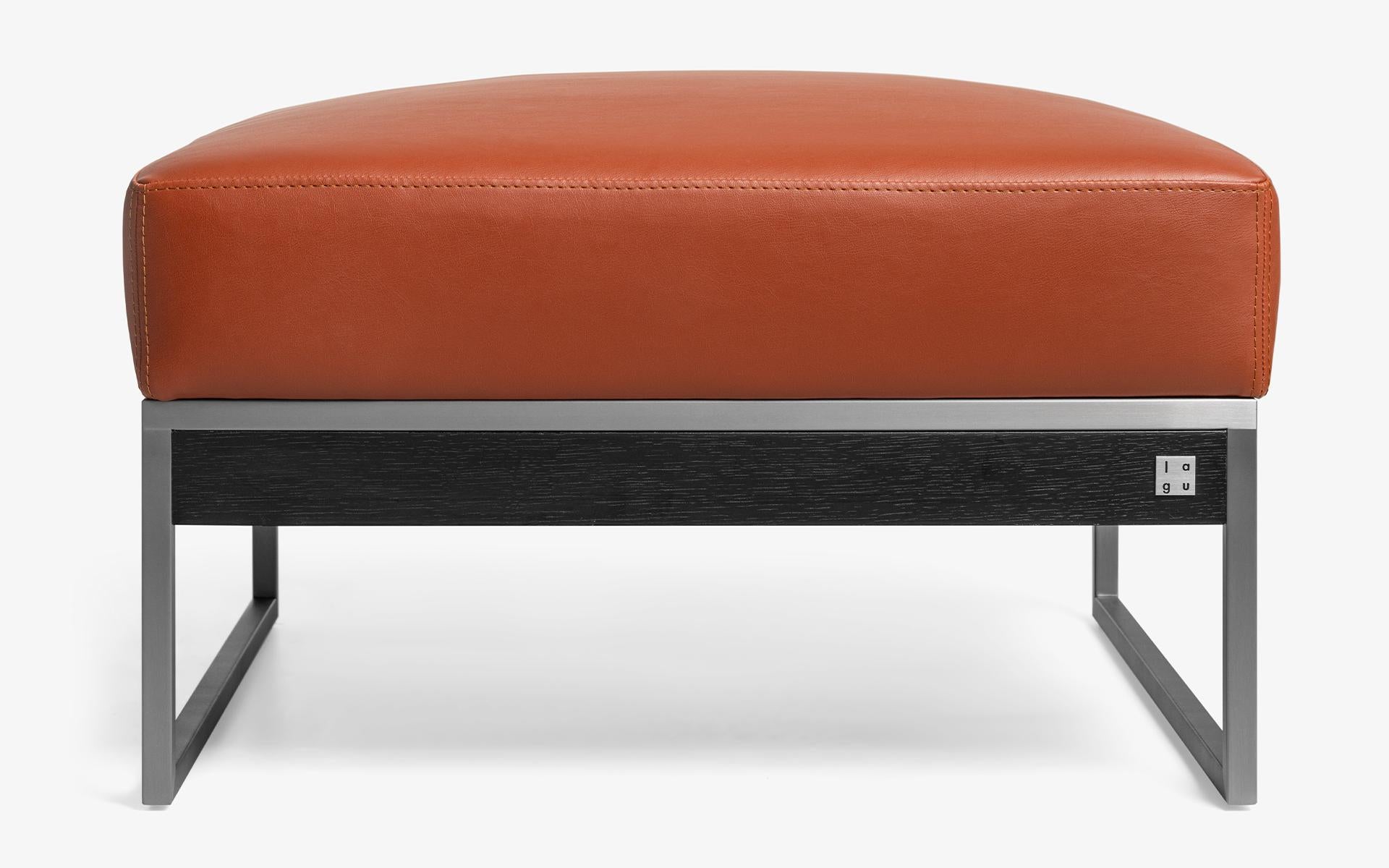 Famosa Otomana Cuadrada de Piel sintética Acero inoxidable Metal y Madera Moderno en venta
