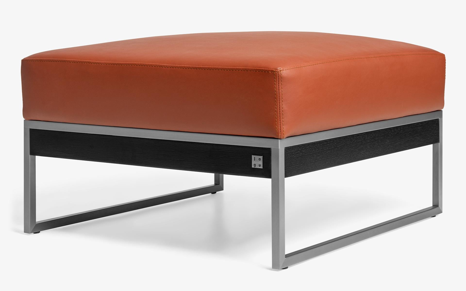 Famosa Otomana Cuadrada de Piel sintética Acero inoxidable Metal y Madera Turco en venta