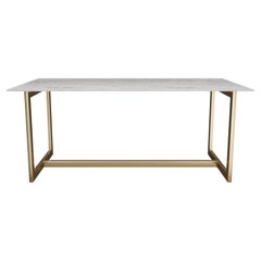 Table Famed, pied en laiton, plateau en marbre blanc Calacatta