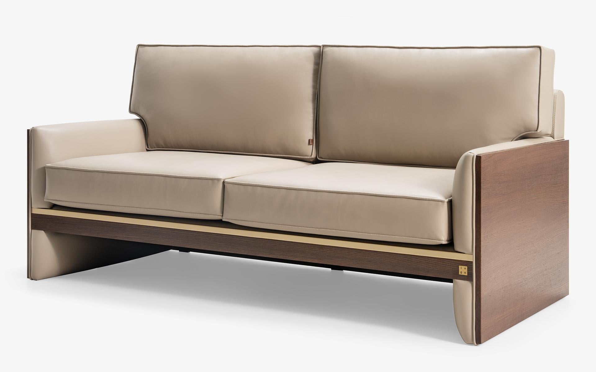 Moderne Famed Canapé deux places avec panneaux latéraux en bois et revêtement en similicuir en vente