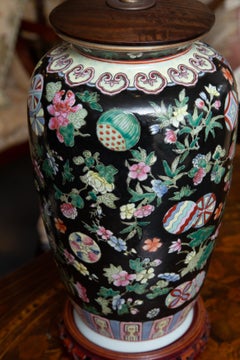 Vase Famille Noir comme lampe de bureau