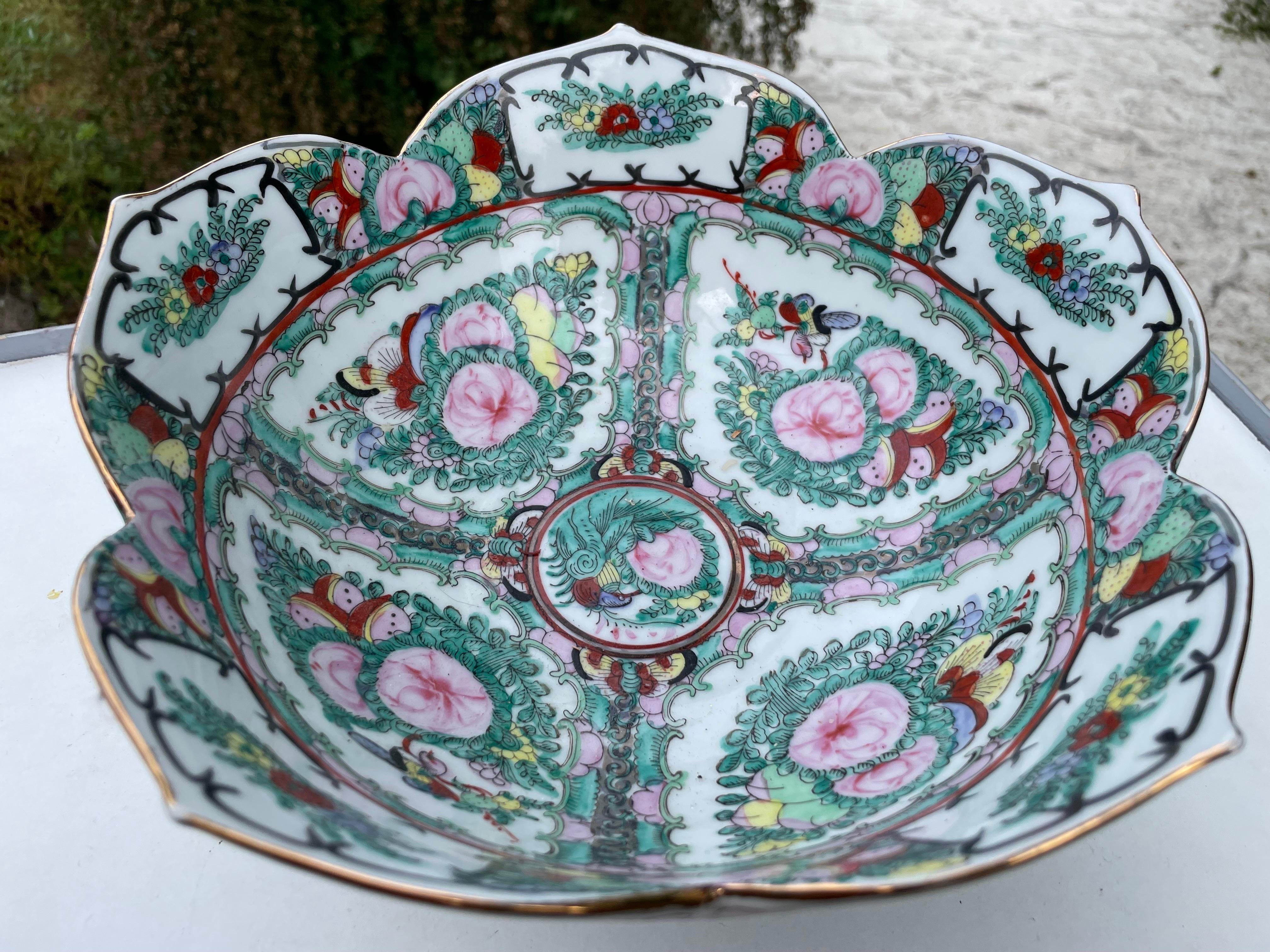 Famille Rose Bowl, China 20th Century, in Porcelain In Good Condition For Sale In Auribeau sur Siagne, FR
