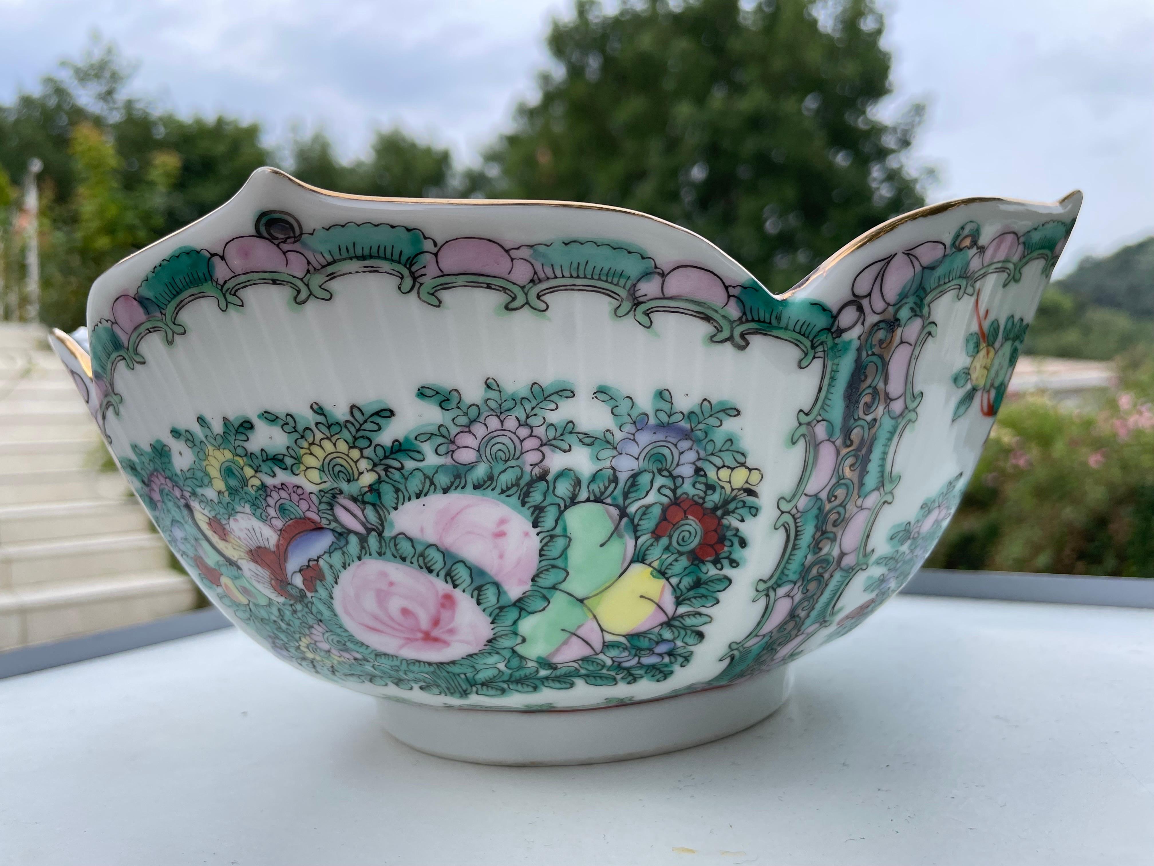 Famille Rose Bowl, China 20th Century, in Porcelain For Sale 2