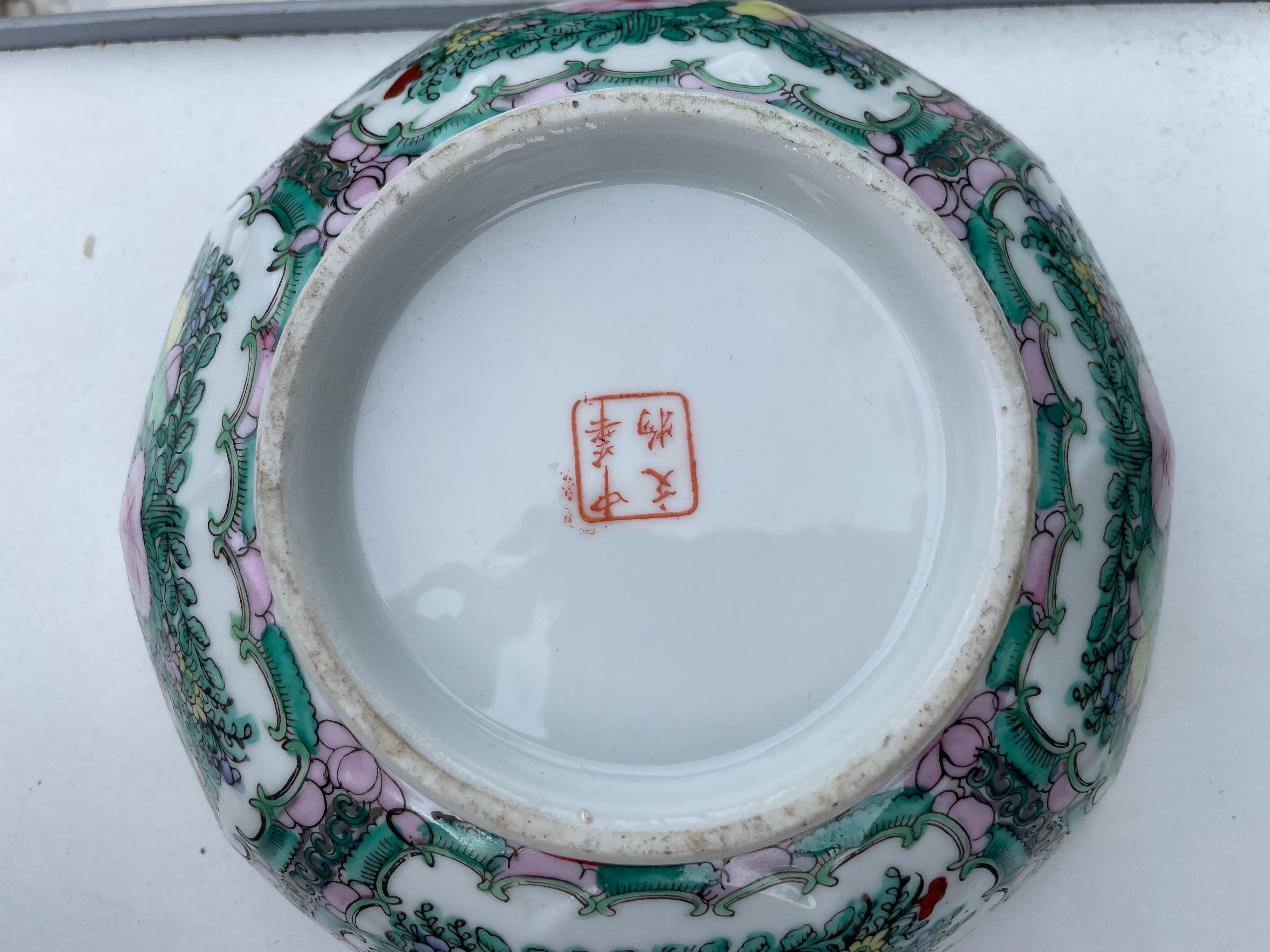 Famille-Rose-Schale, China, 20. Jahrhundert, aus Porzellan im Angebot 4