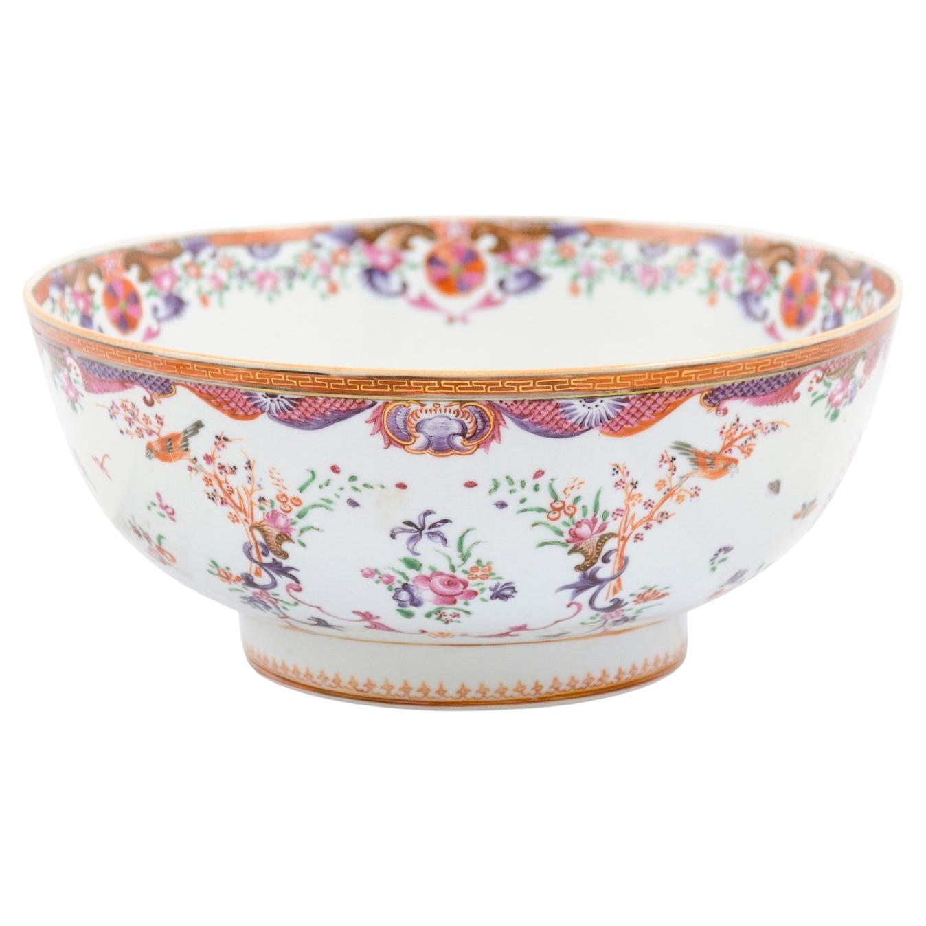 Famille Rose Bowl with Bird & Butterfly Decoration, Chinese Export ca. 1780 For Sale