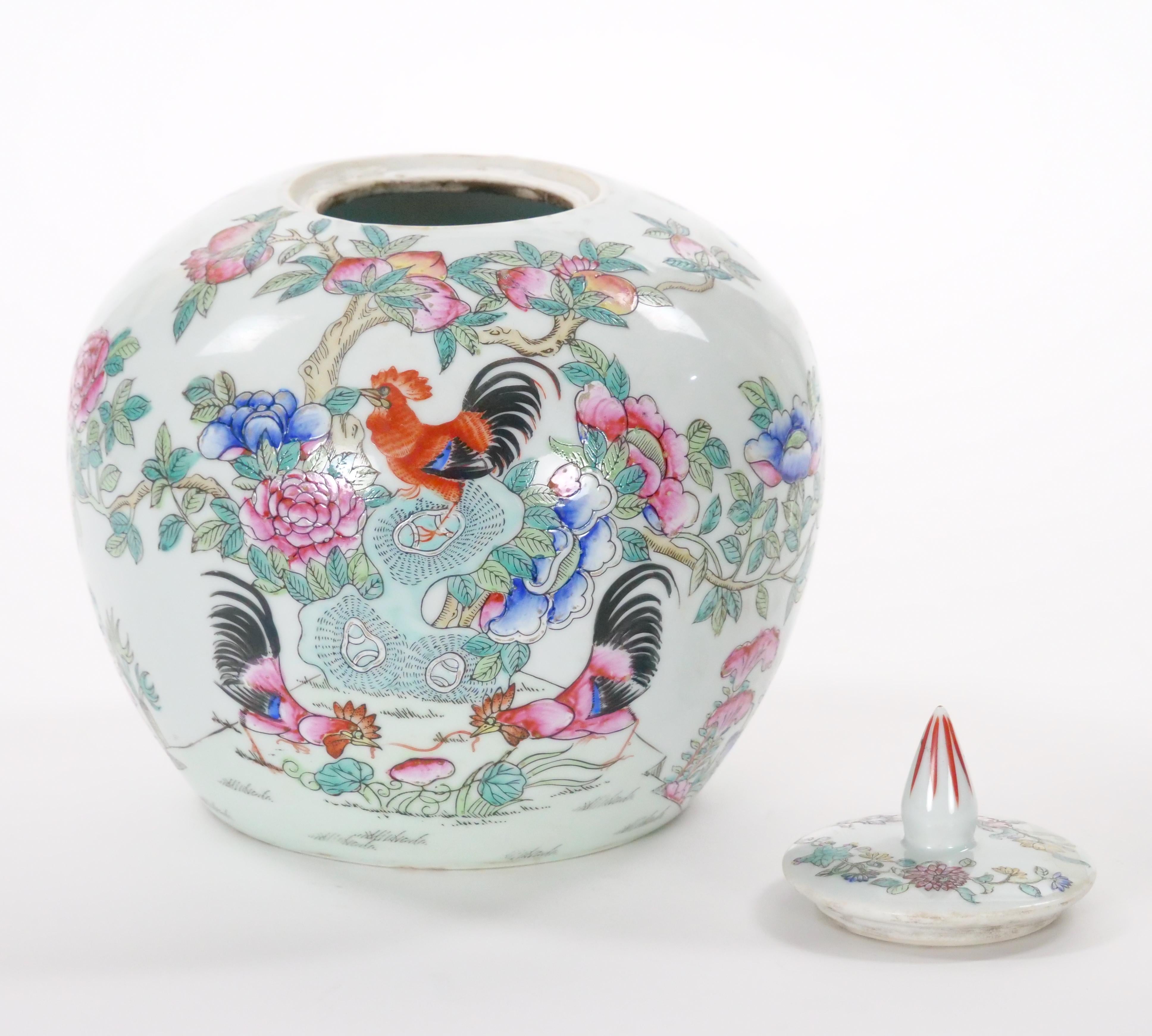 Urnas / Jarras Cubiertas Famille Rose Celadón Chinoiserie POrcelain Glaseado en venta