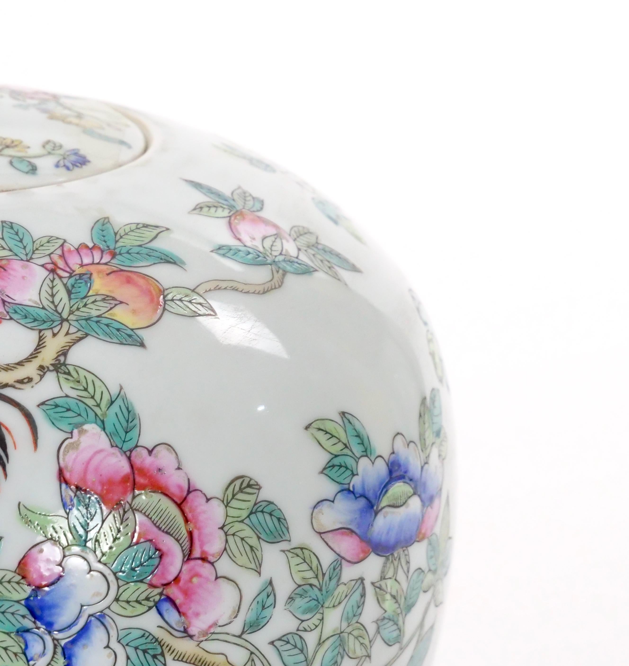 Urnas / Jarras Cubiertas Famille Rose Celadón Chinoiserie POrcelain en venta 1