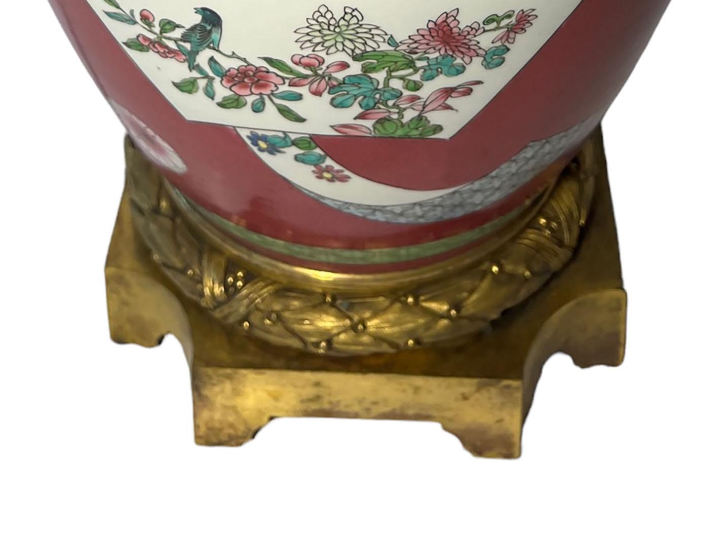 Lampe de bureau chinoise Famille Rose avec montures en bronze doré de style Louis XVI en vente 2