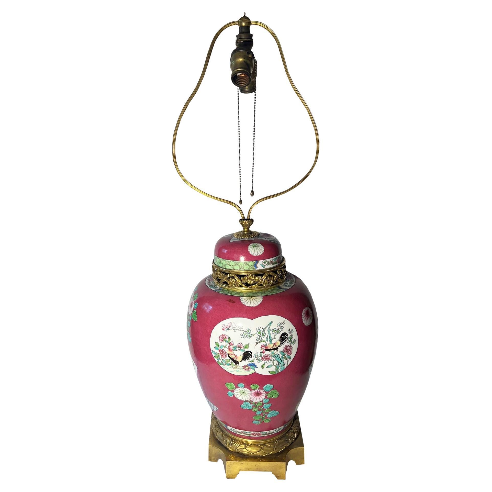 Lampe de bureau chinoise Famille Rose avec montures en bronze doré de style Louis XVI en vente