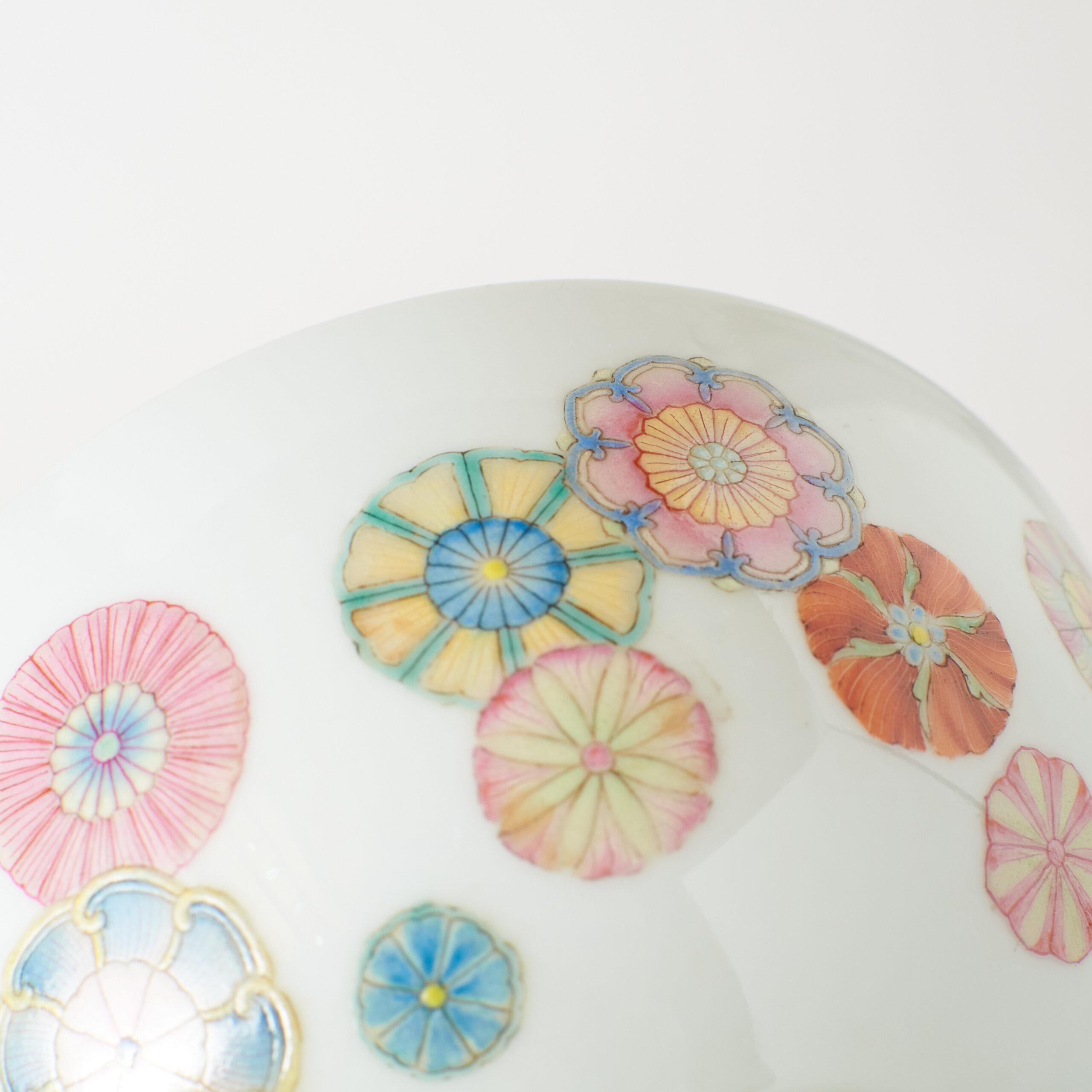 Famille Rose Chrysanthemum Bowl In Good Condition For Sale In San Francisco, CA