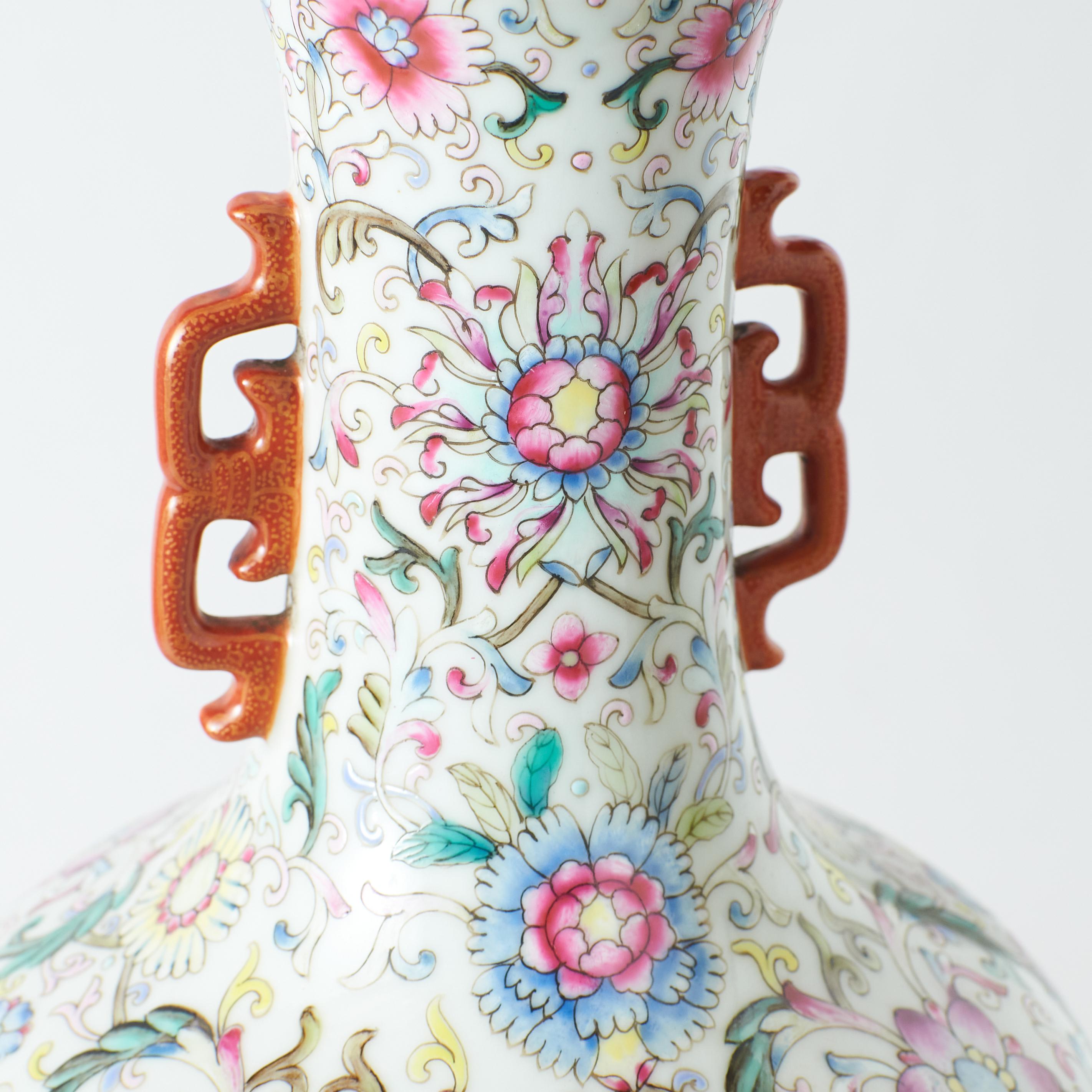 Vaso da fiori a due orecchie Famille Rose in vendita 1