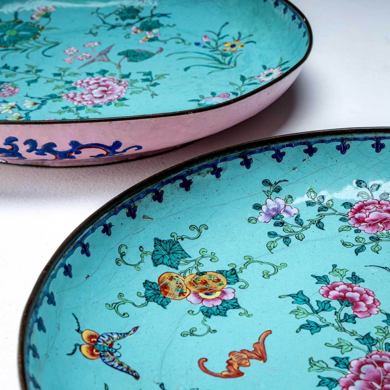 Platos esmaltados Famille Rose, China 2ª mitad del siglo XVIII Chino en venta