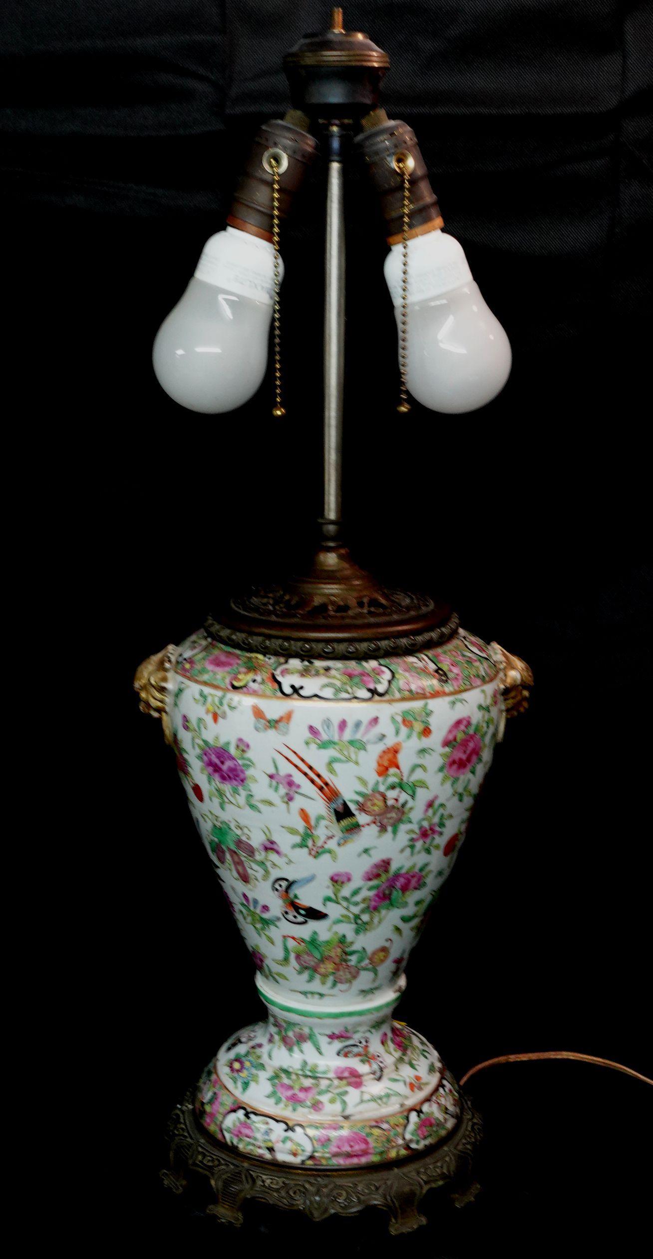 Japanese Famille Rose Export Porcelain Water Bottle Lamp, 19th Century For Sale