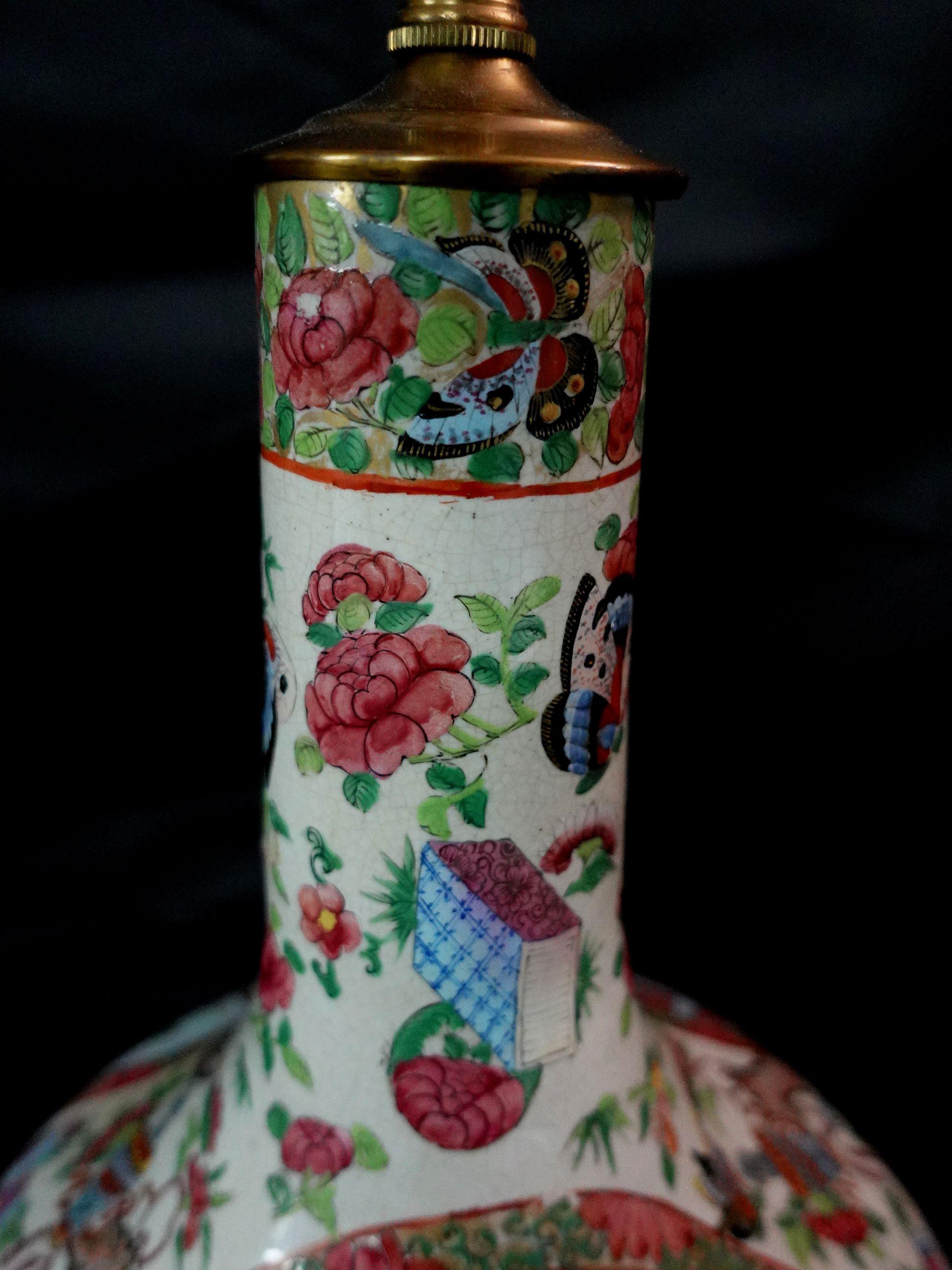 Famille Rose Export Porcelain Water Bottle Lamp Early 19th Century In Good Condition For Sale In Norton, MA