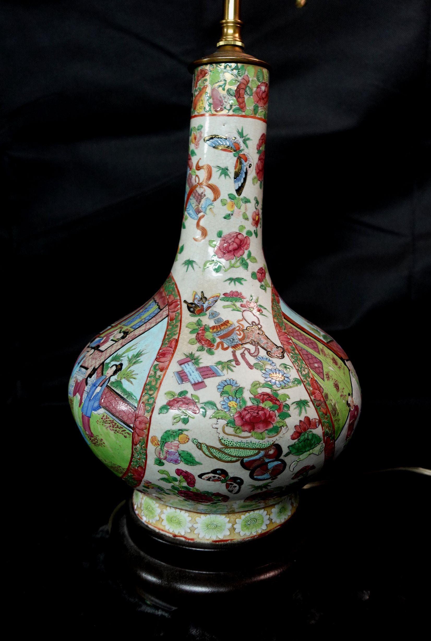 Lámpara de Botella de Agua de Porcelana de Exportación Famille Rose Principios del Siglo XIX Latón en venta