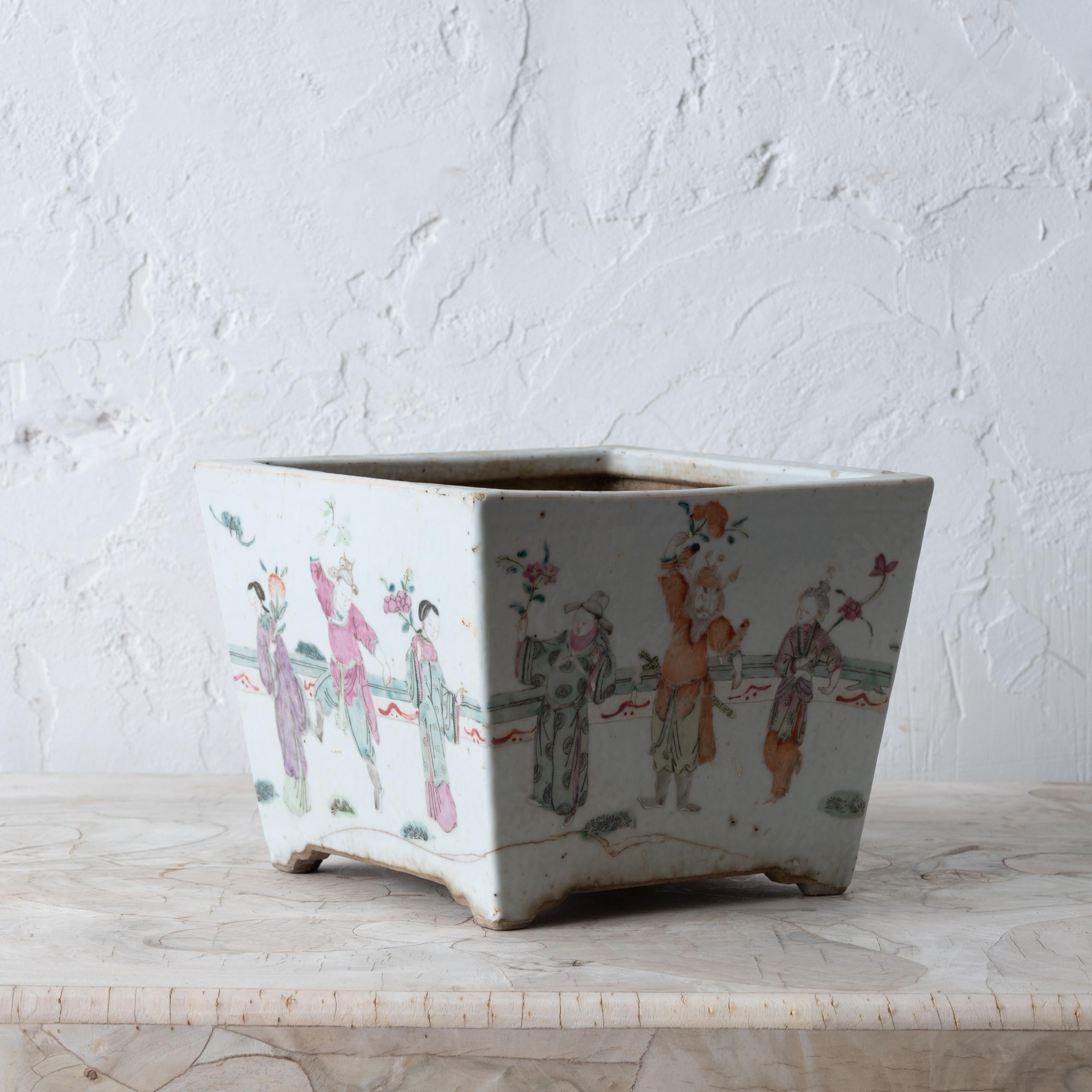 Ceramica Jardiniere Famille Rose, tarda età Qing in vendita
