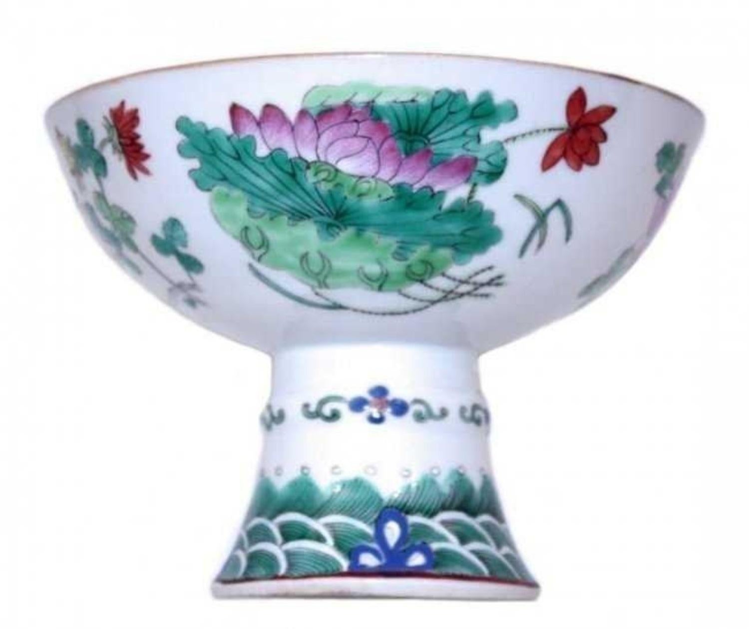 Fine Famille Rose porcelain bowl
Chinese
Late 19th century
The deep bowl, finely painted in the interior with a flower and leaves all within an interior of white resting on a footed base painted all over with greens and blues.

Measures: 4.60