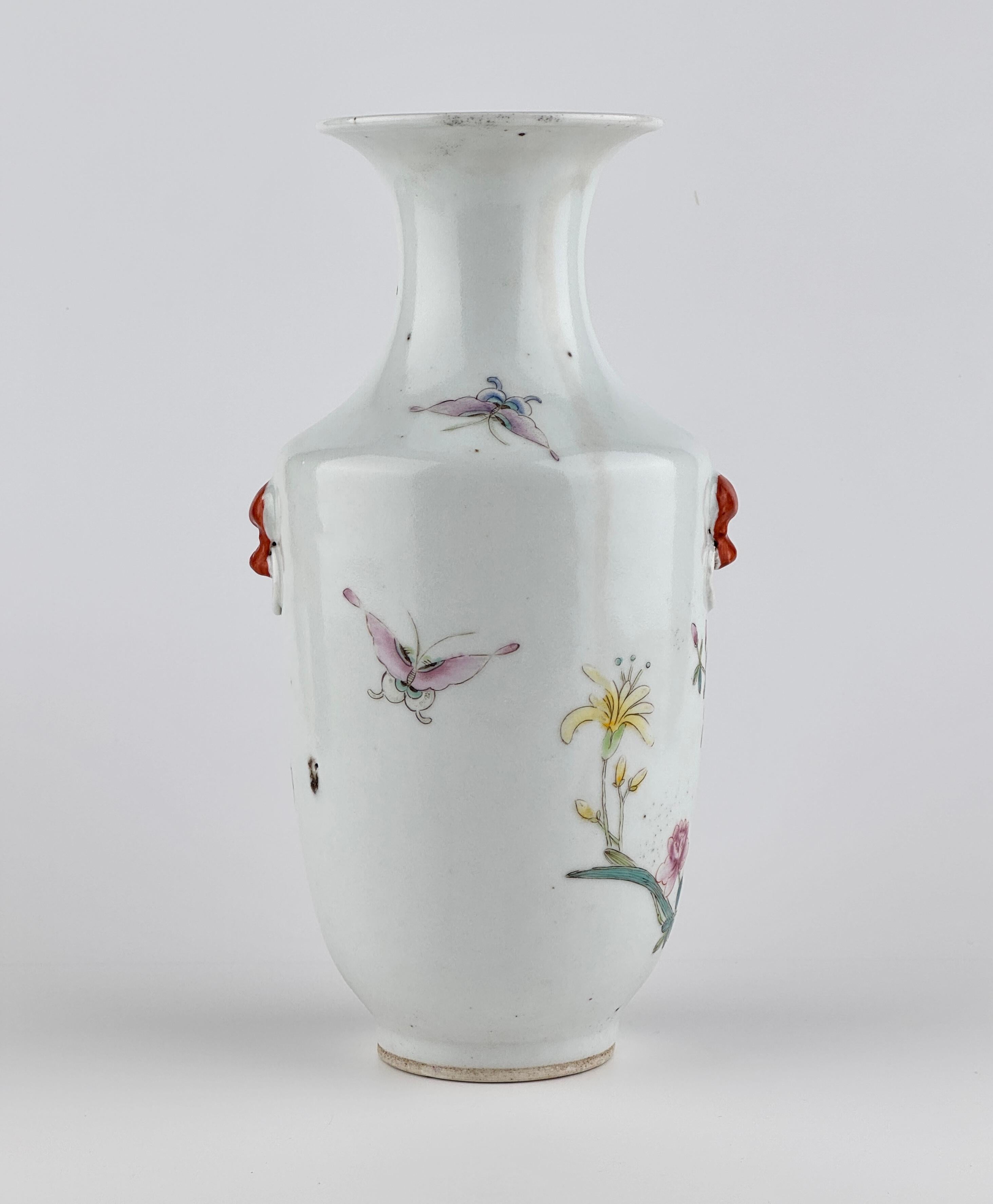 Hong Kong Famille rose porcelain vase, Late Qing Period-Republic Period For Sale