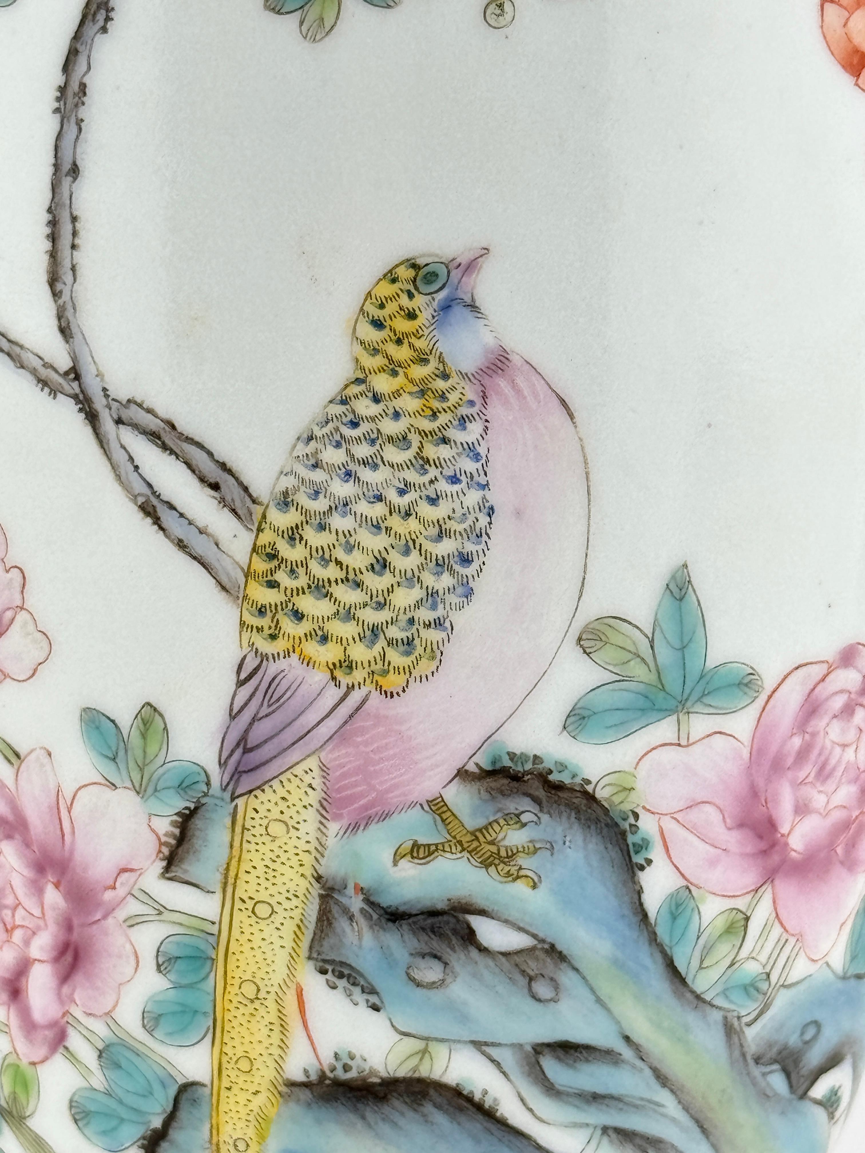 Famille rose porcelain vase, Late Qing Period-Republic Period In Good Condition For Sale In seoul, KR