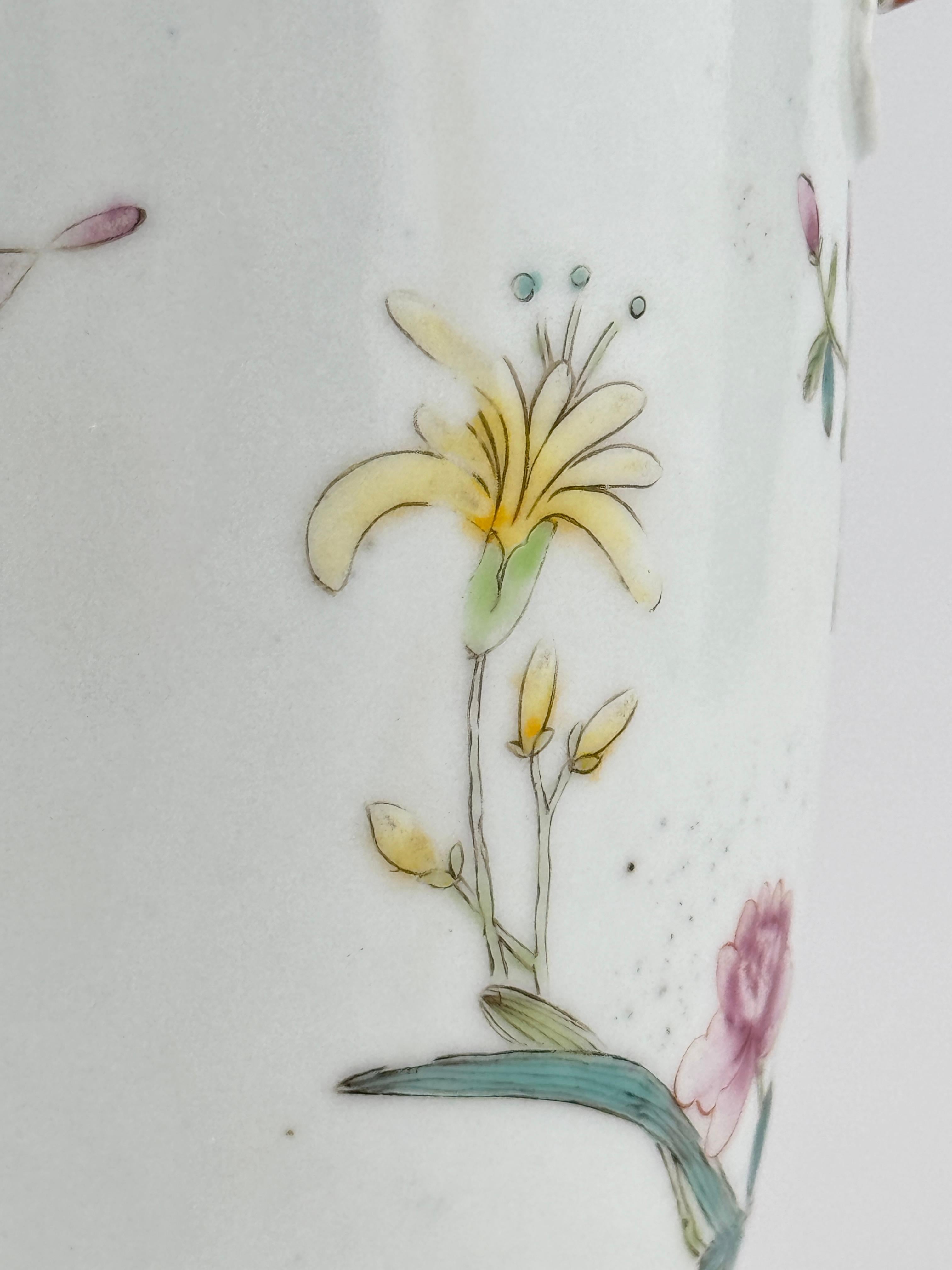 Famille rose porcelain vase, Late Qing Period-Republic Period For Sale 1