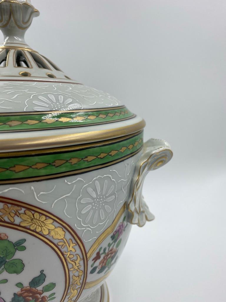 Famille Rose Potpourri Pot, France, Samson Porcelain 1