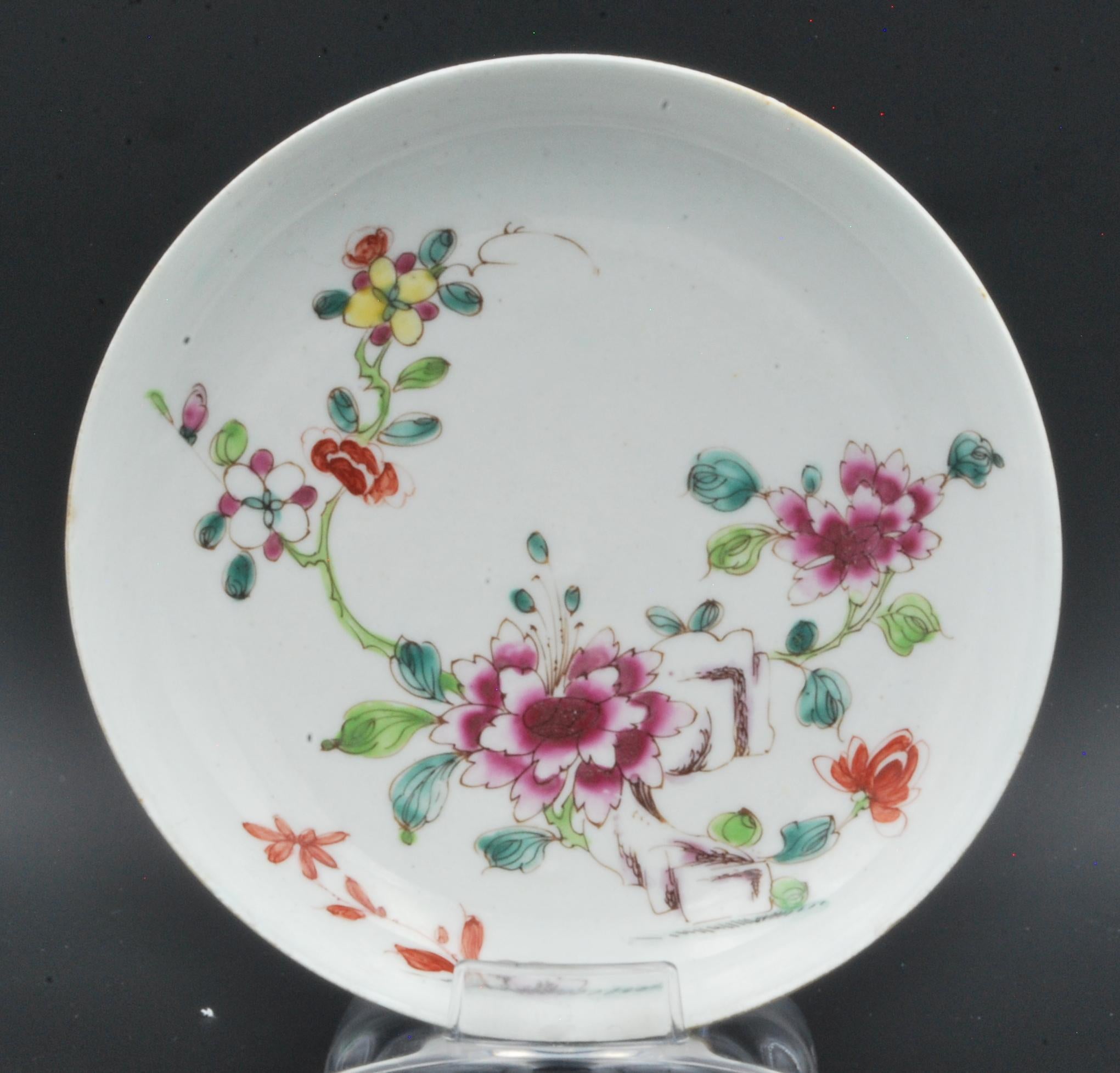 Chinoiseries Bol à thé et soucoupe Famille Rose, usine de porcelaine à nœud, vers 1755 en vente