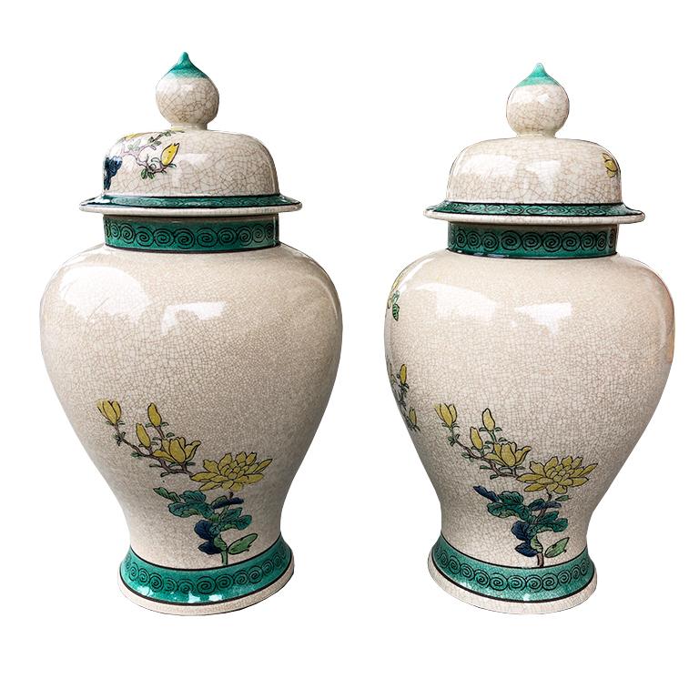 Japanische japanische Keramik im Kutani-Stil Studio Ware mit gelben floralen Akzenten und Smaragddeckeln (Chinesischer Export)