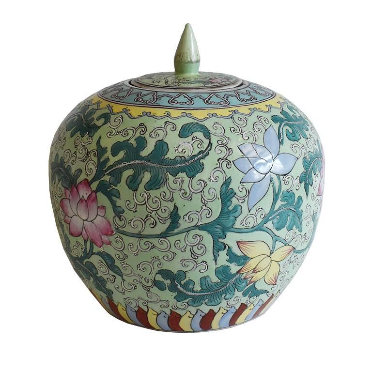 Large antique colorfully enameled Chinese hand-painted Famille verte ginger jar. (Aka Country House porcelain) superbly enameled. Features gorgeous depiction of flowers, Chrysanthemums and lotus flowers. Chrysanthemums in particular are associated