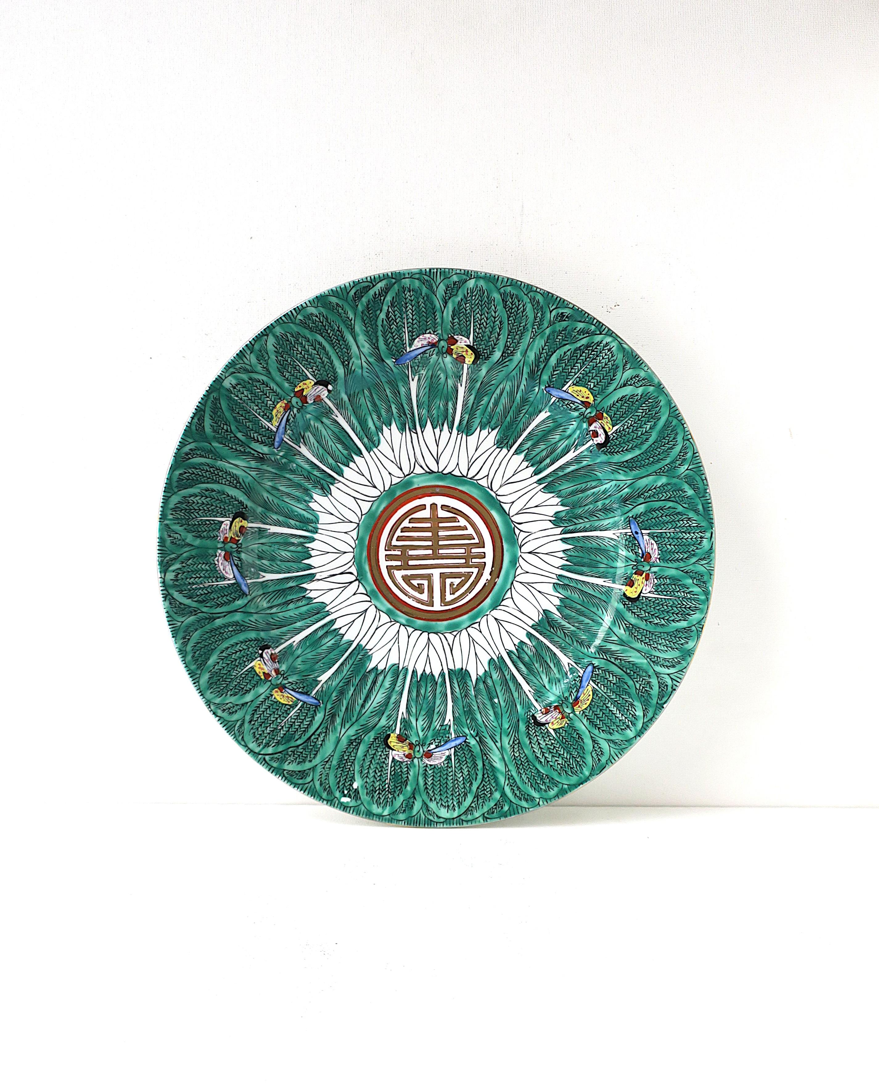A very beautiful, rare, and collectable Japanese porcelain famille verte cabbage leaf and butterfly pattern dinner plate, circa early to mid-20th century, Japan and Hong Kong. Plate could also be used as wall art. Porcelain is covered in a leaf and
