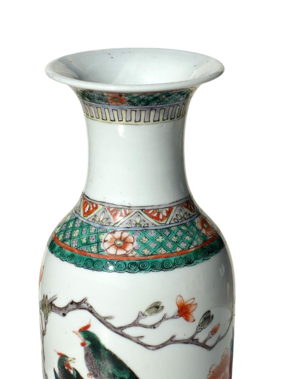 Famille Verte Dinastía Qing Arte chino Jarrón de porcelana antiguo Chinoiserie en venta
