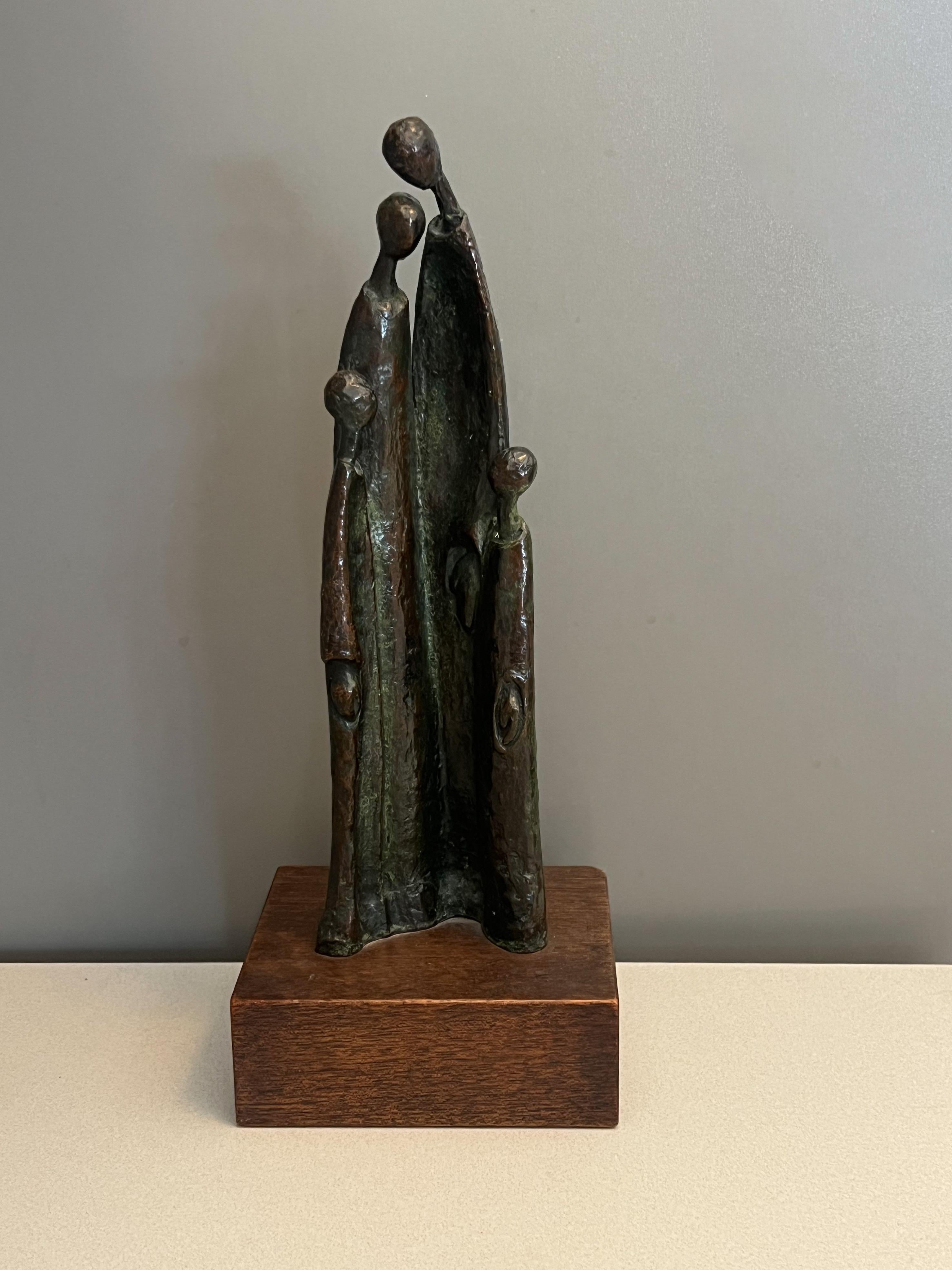 Fine XX secolo Scultura in bronzo di famiglia degli anni '70 in vendita