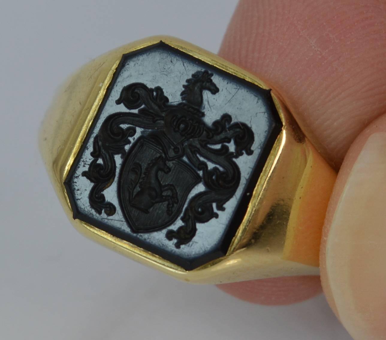 A beautiful and excellent quality signet ring.

​14 carat yellow gold shank and setting.

​Designed with an eight sides dark agate to centre, 11mm x 12mm approx with a very finely engraved intaglio.

​The intaglio or seal is of a family crest with