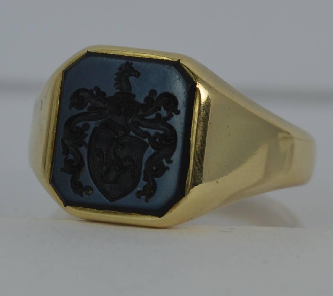 Art Deco Family Crest Agate Intaglio Seal 14 Carat Gold Dutch Signet Ring