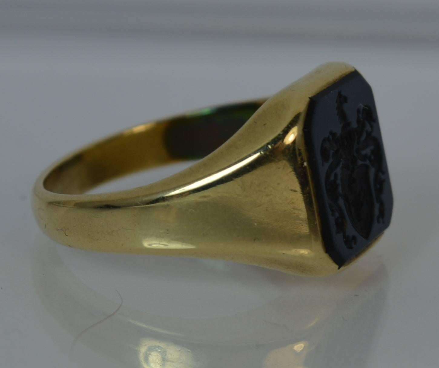 Family Crest Agate Intaglio Seal 14 Carat Gold Dutch Signet Ring 1