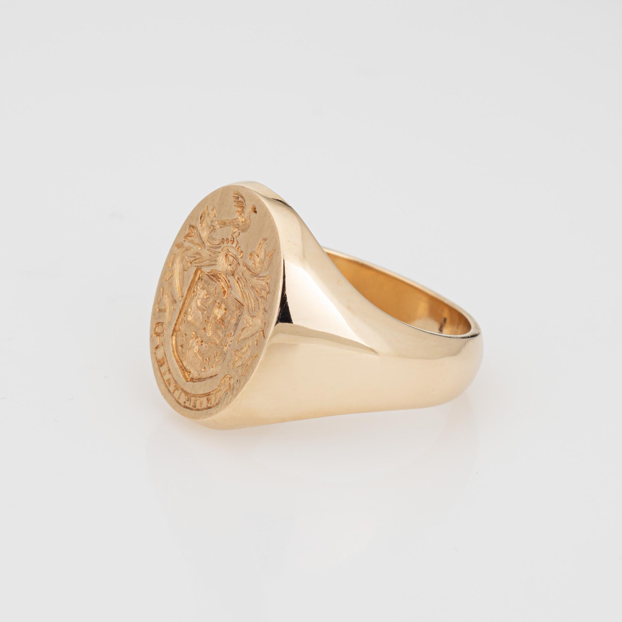 Family Crest Signet Ring Vintage Mid Century Heavy 14k Yellow Gold Sz 10 In Good Condition In Torrance, CA