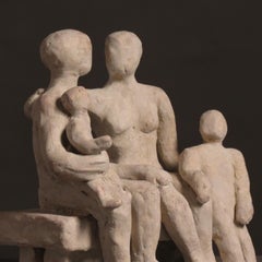 Sculpture figurative familiale en terre cuite