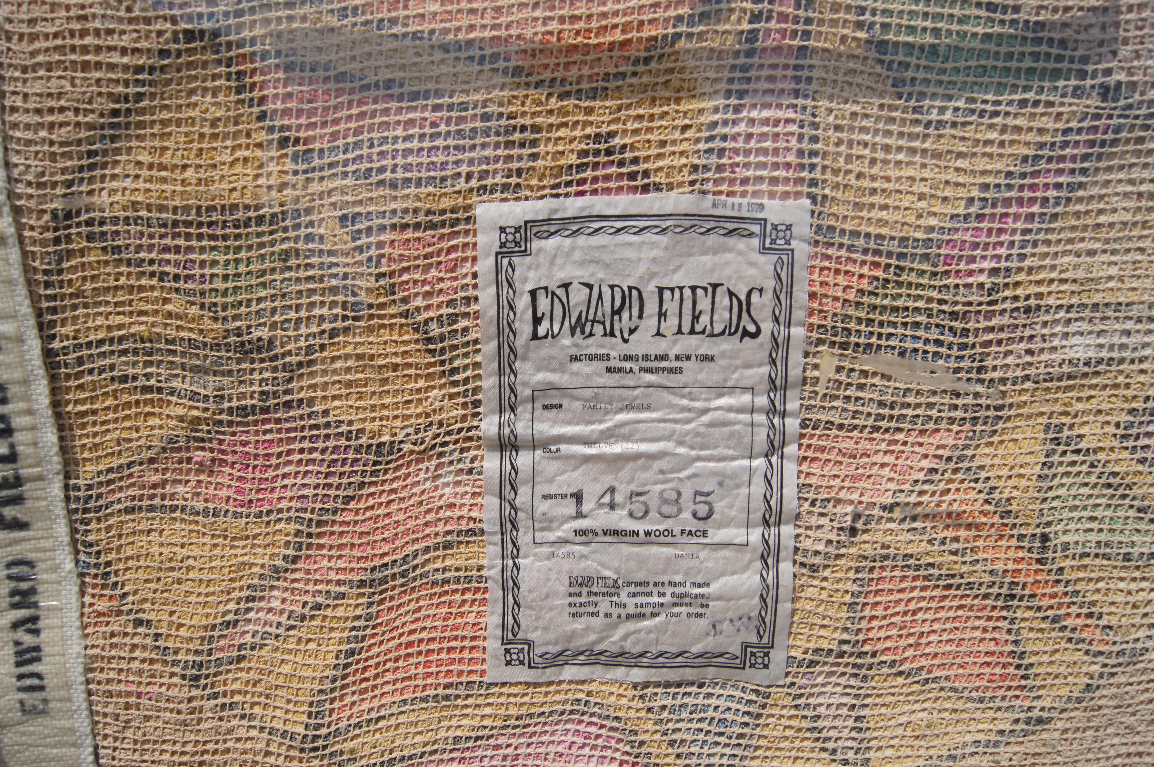 Familienschmuck, gerahmtes Muster eines abstrakten Teppichs von Edward Fields im Angebot 3