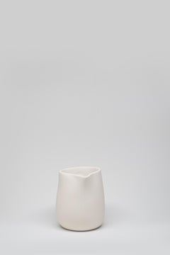 Petite cruche « Family » en porcelaine brossée et intérieur émaillé