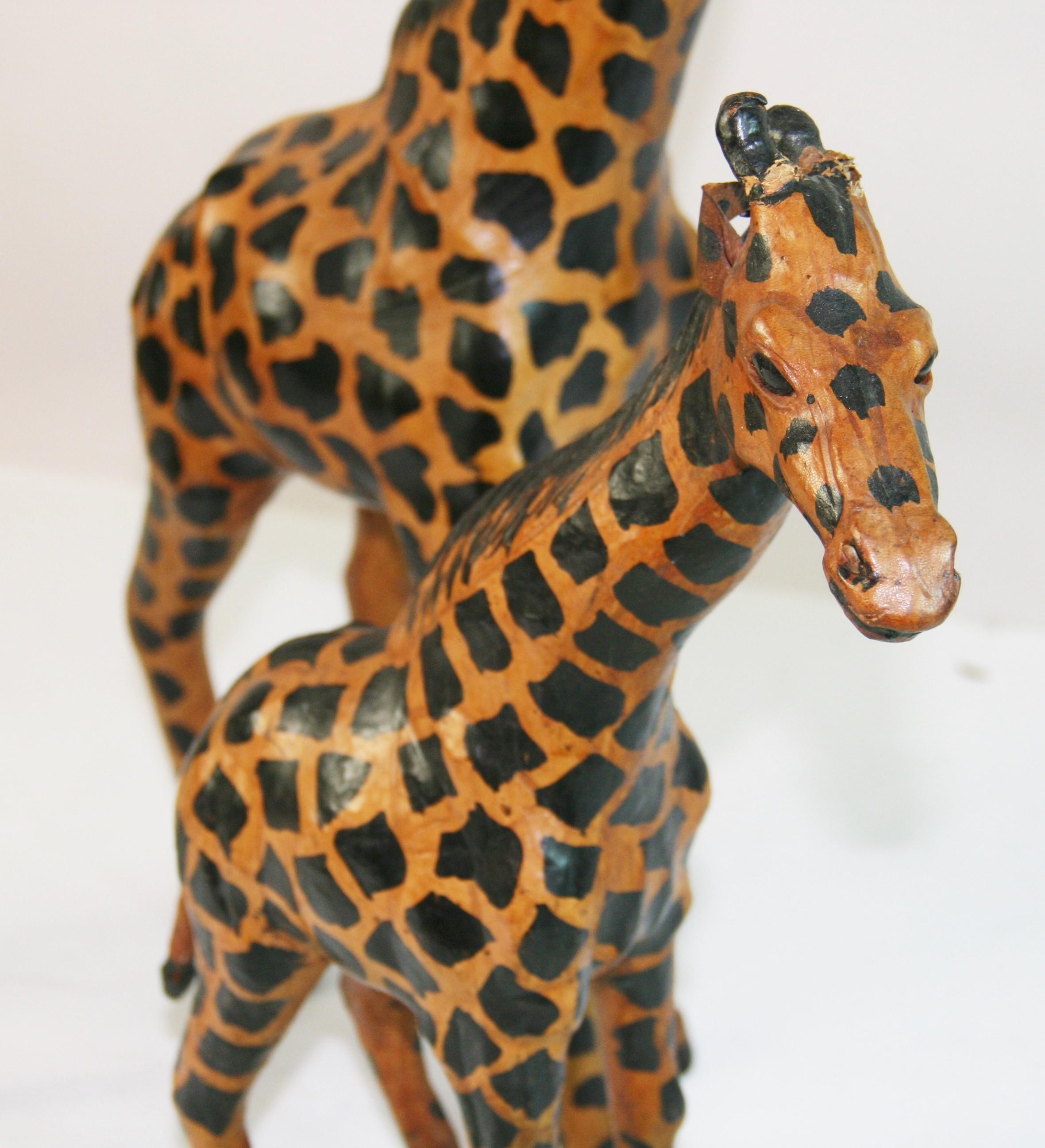 Pelle Famiglia di tre giraffe in pelle Hand Made in vendita