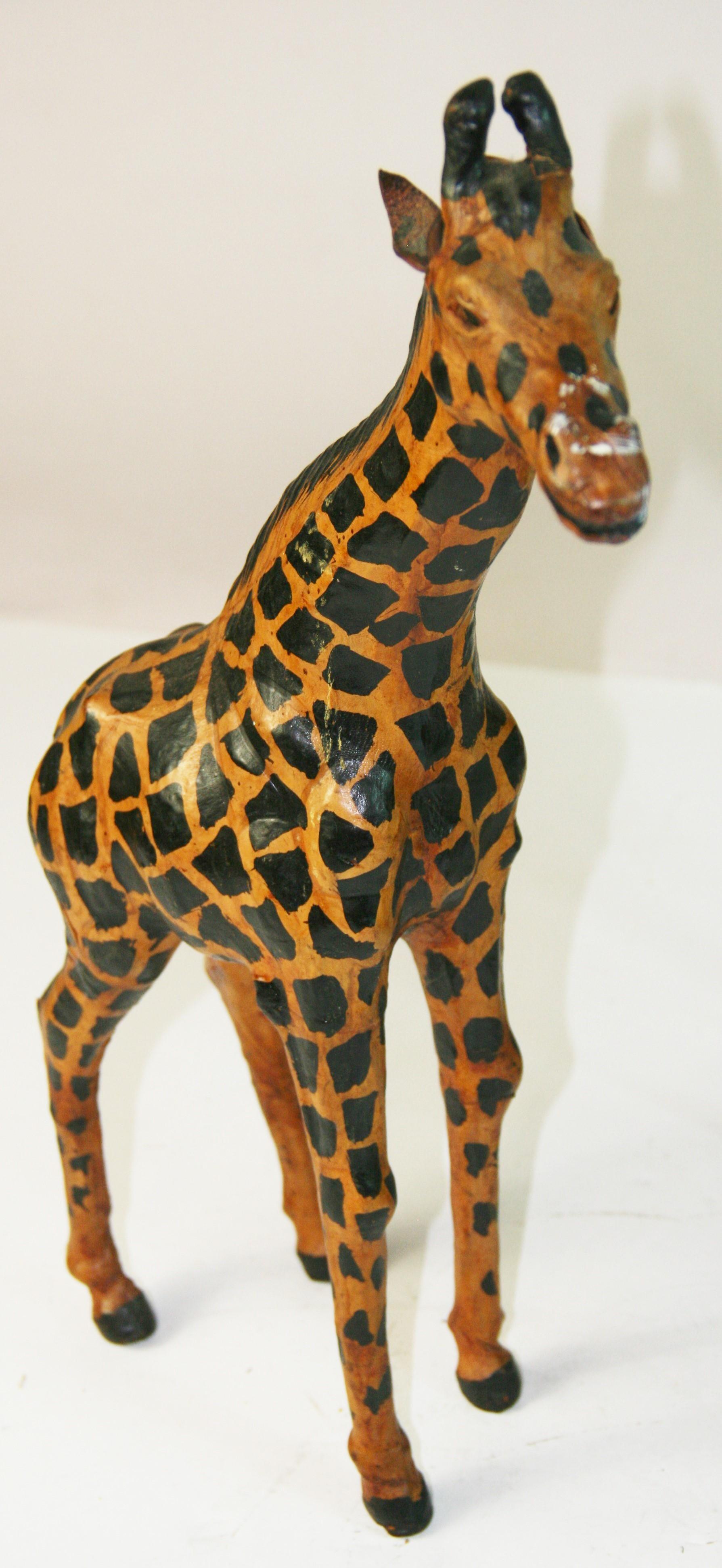 Famiglia di tre giraffe in pelle Hand Made in vendita 1