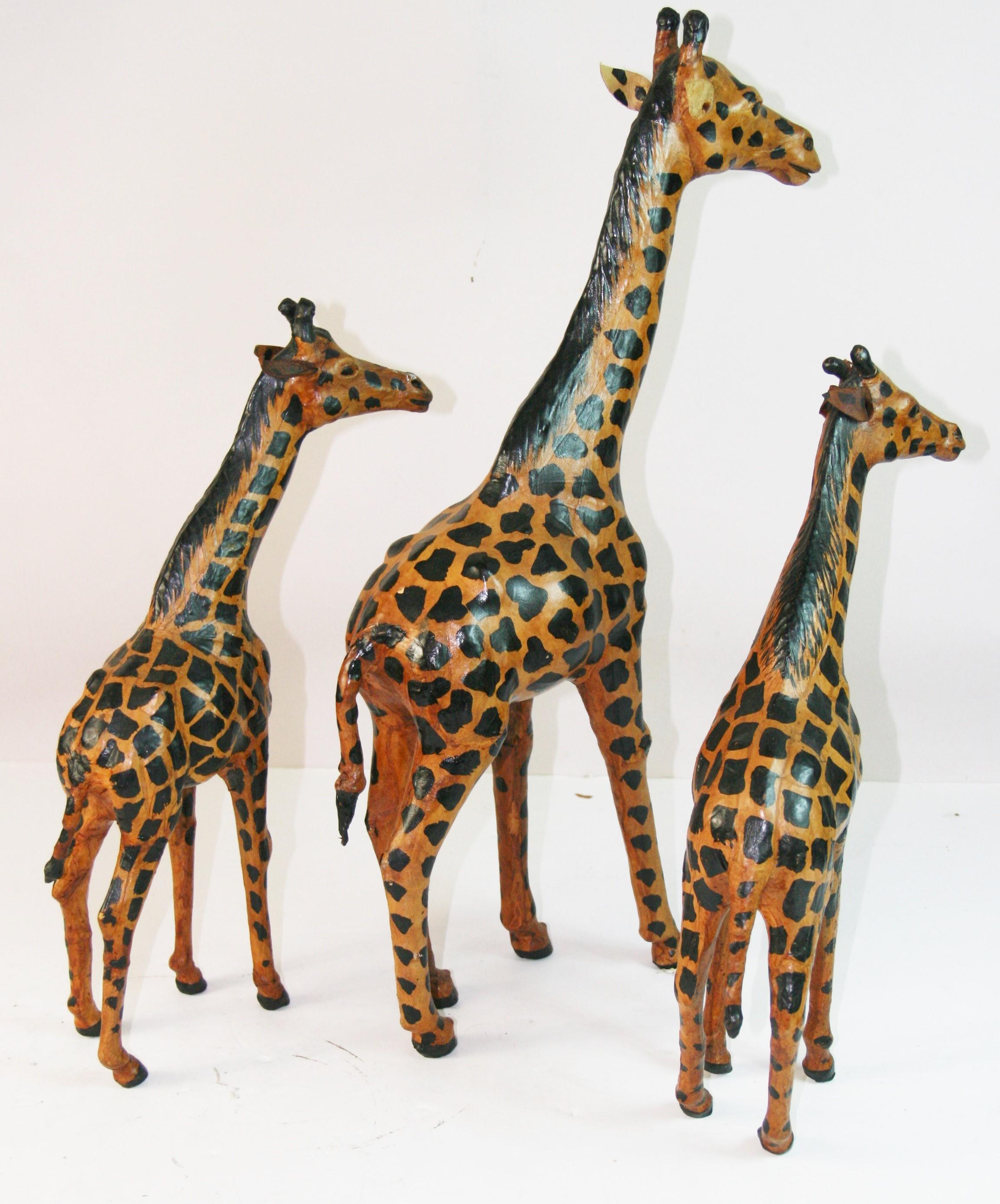 Famiglia di tre giraffe in pelle Hand Made in vendita 2