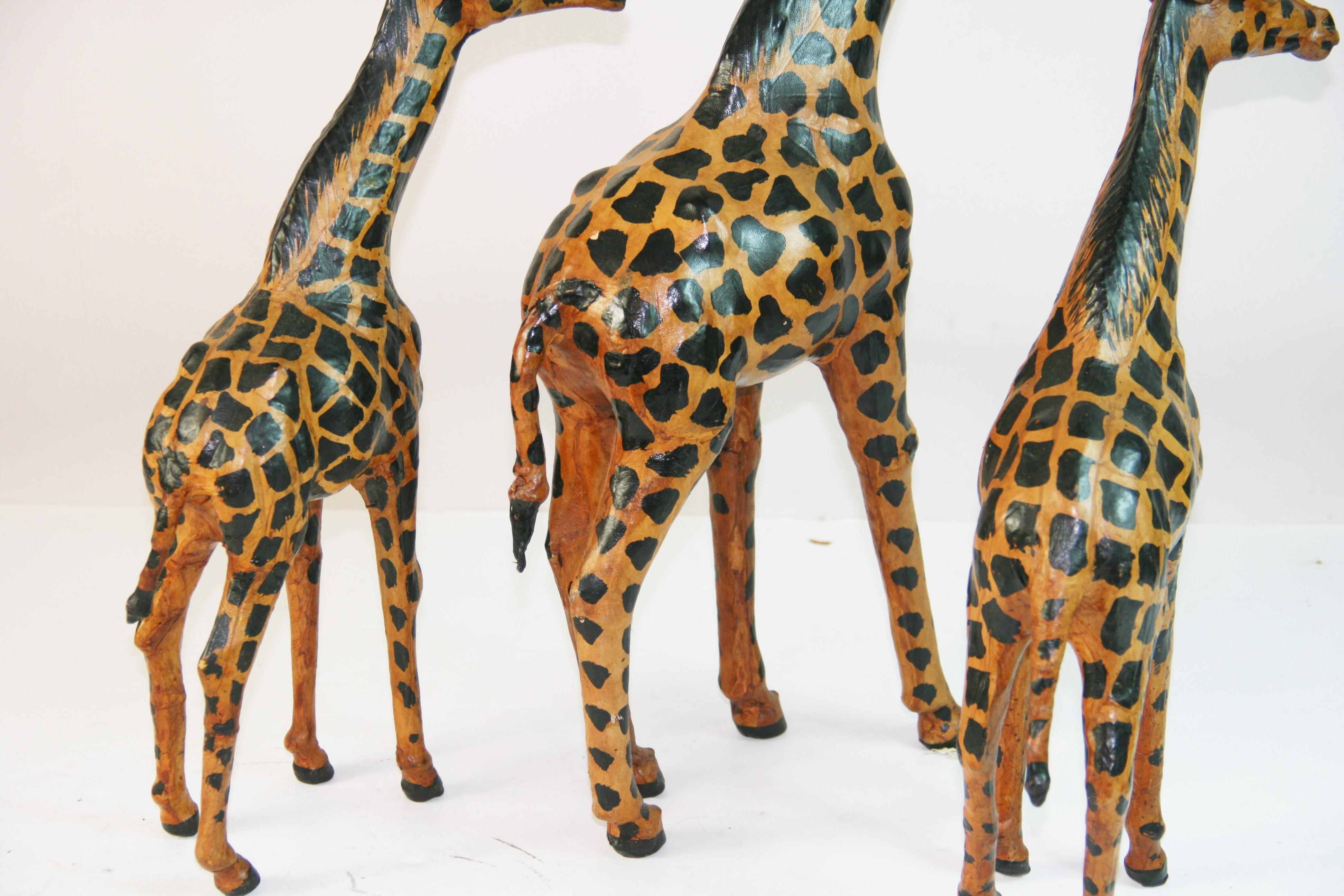 Famiglia di tre giraffe in pelle Hand Made in vendita 4