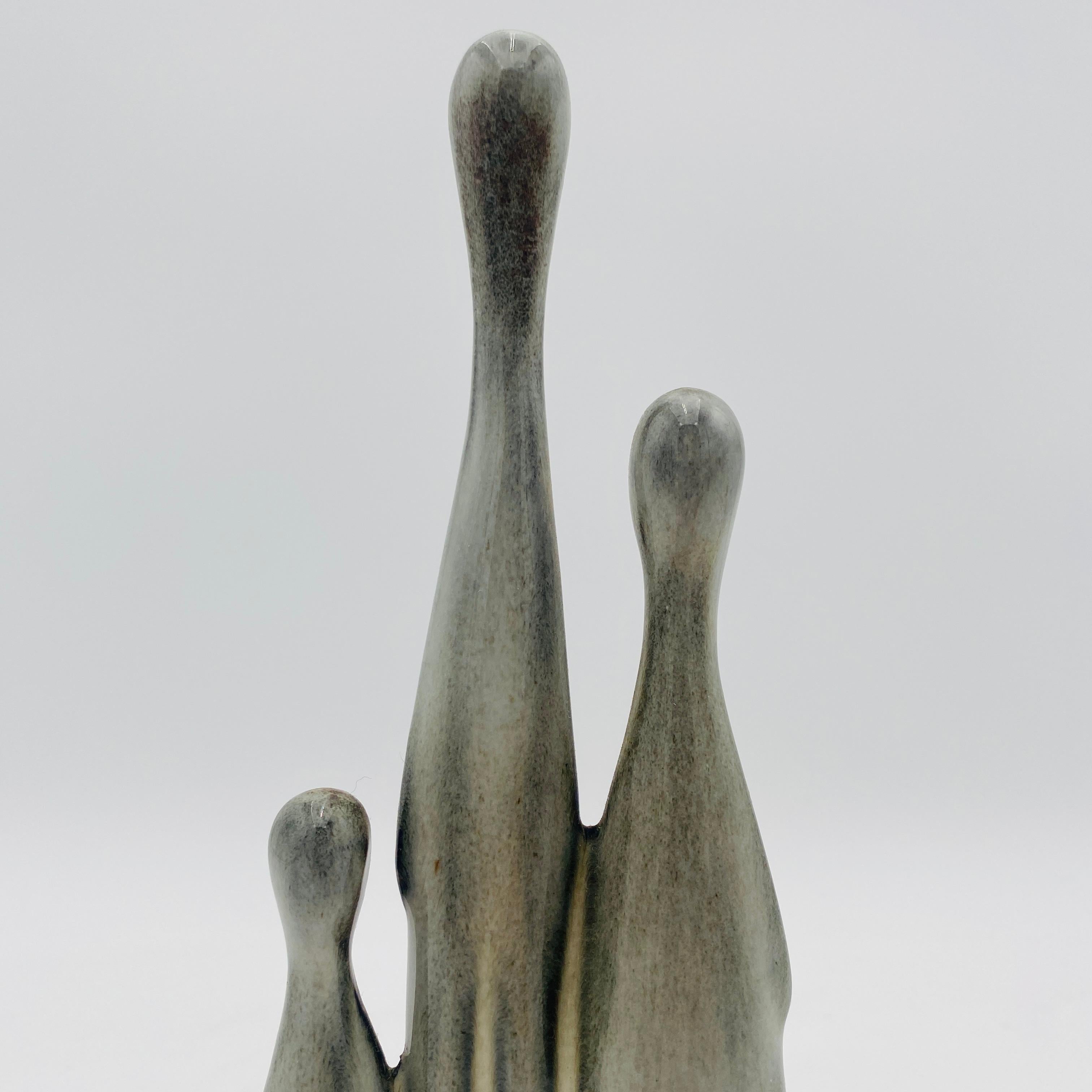 Familia de tres esculturas de porcelana de Howard Pierce en venta 4